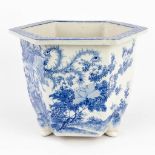 A large Chinese cache-pot, Chinese porcelain with blue-white decor of a phoenix. 19th/20th C. (W: 33