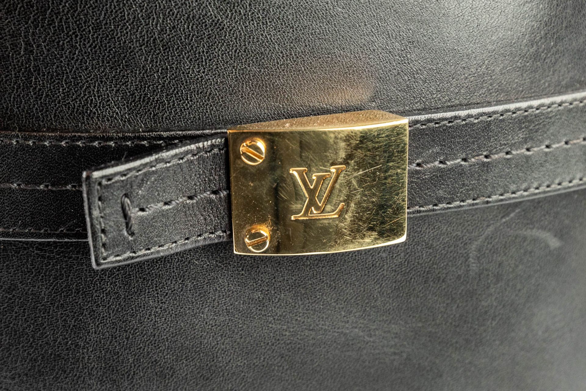 Louis Vuitton, a pair of leather boots. Made in Italy. EU size 37. (W: 24 x H: 42 cm) - Image 9 of 14