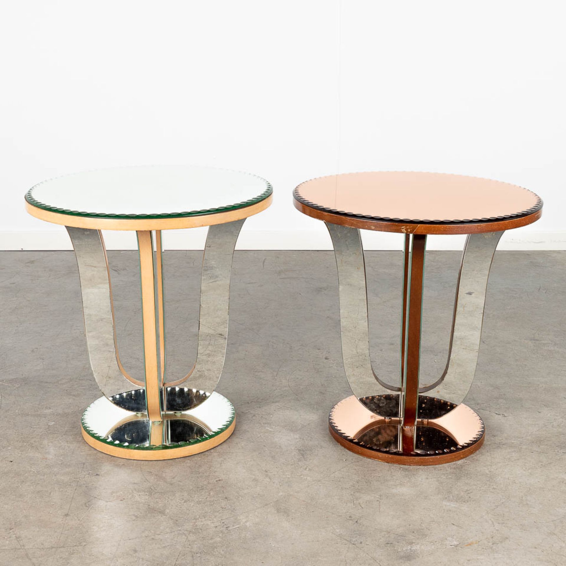 A collection of 2 coffee tables with glass, art deco style. Circa 1940. (H: 52 x D: 50 cm) - Bild 4 aus 10