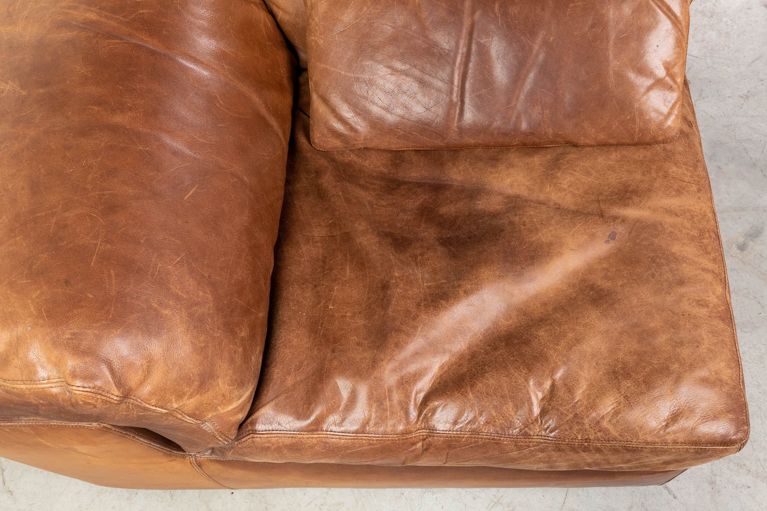 Durlet, 'Jeep' a three and two seater sofa made of leather in Belgium. Circa 1970. (L: 106 x W: 100 - Image 8 of 17