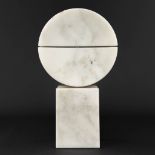 Hilde VAN SUMERE (1932-2013) 'Sculpture' white Carrara marble. (L: 7,5 x W: 18,5 x H: 32 cm)