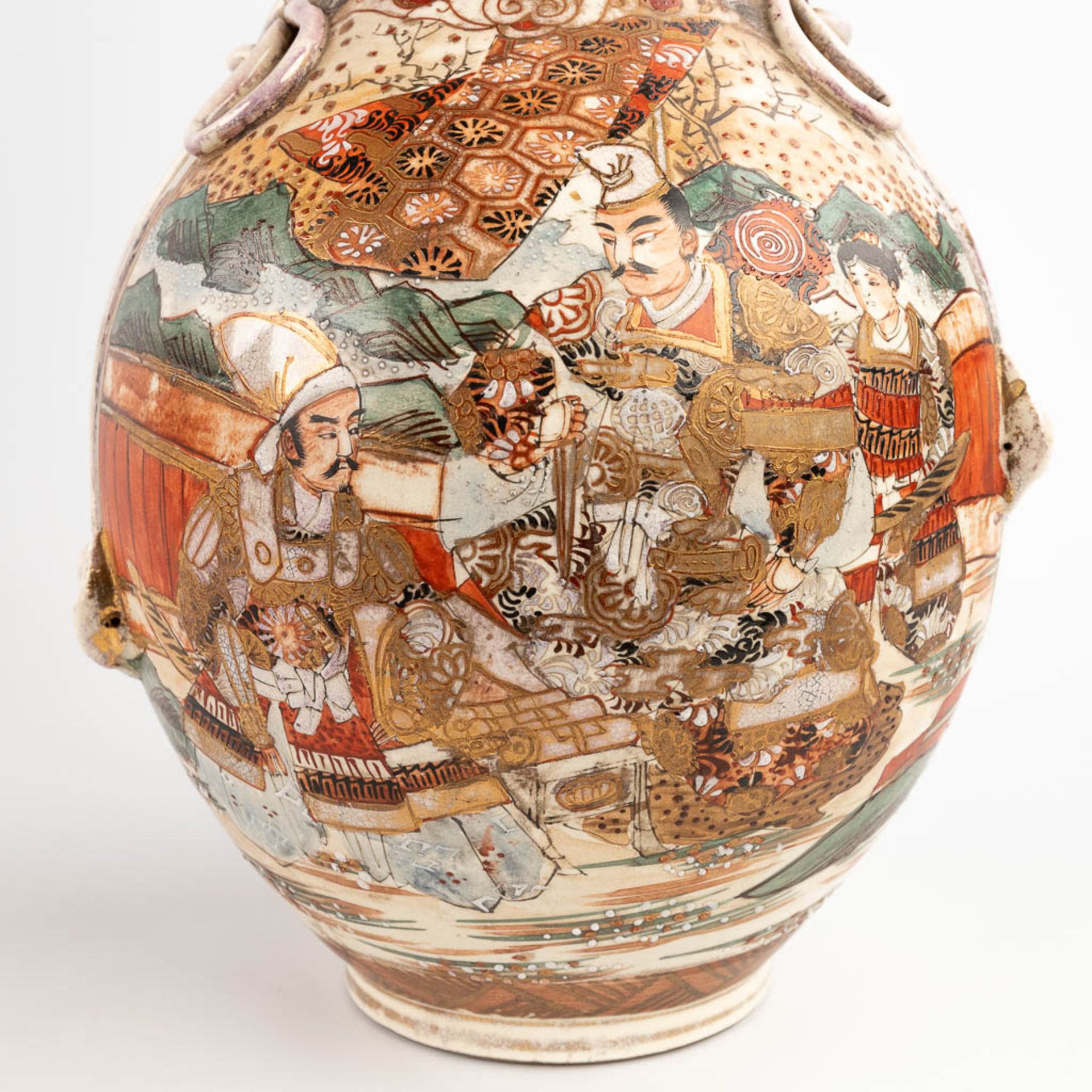 A pair of Japanese vases, stoneware, Satsuma. 20th century. (H: 60 x D: 26 cm) - Bild 13 aus 18