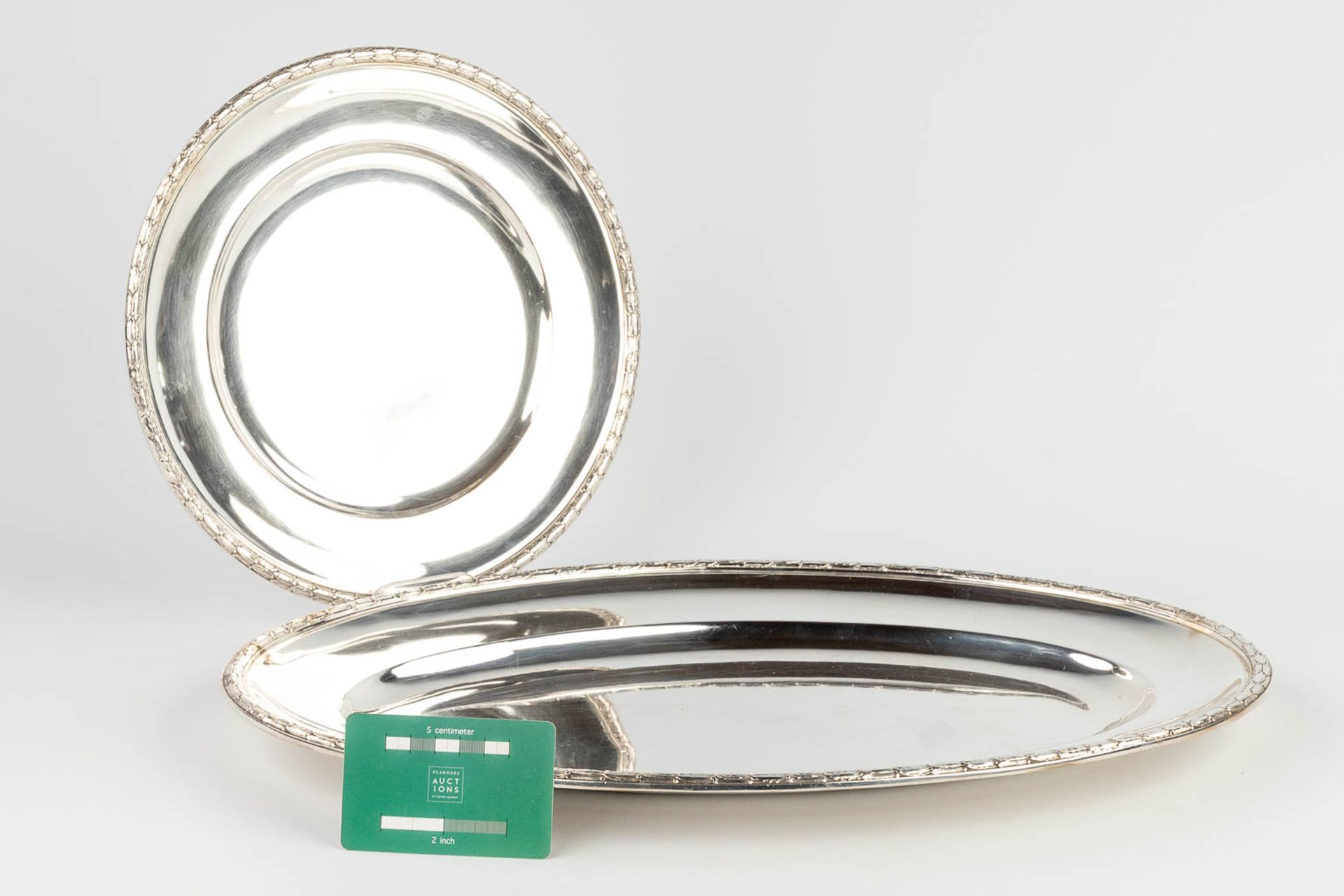 CAMA, a collection of 2 silver-plated serving plates. (L: 49 x W: 32,5 cm) - Image 2 of 14