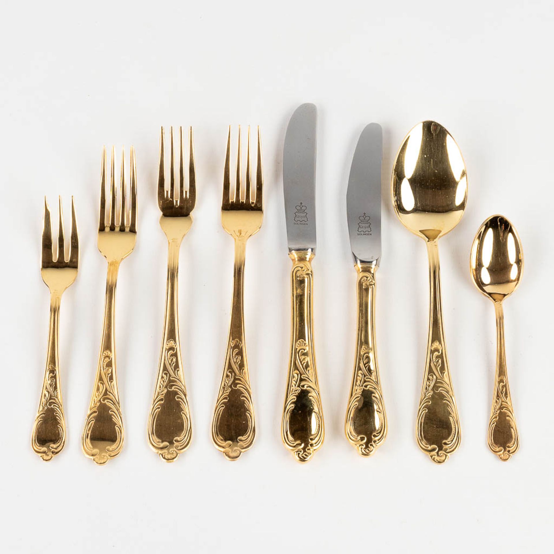 A gold-plated 'Royal Collection Solingen' flatware cutlery set, made in Germany. (L: 34 x W: 45,5 x - Image 3 of 12