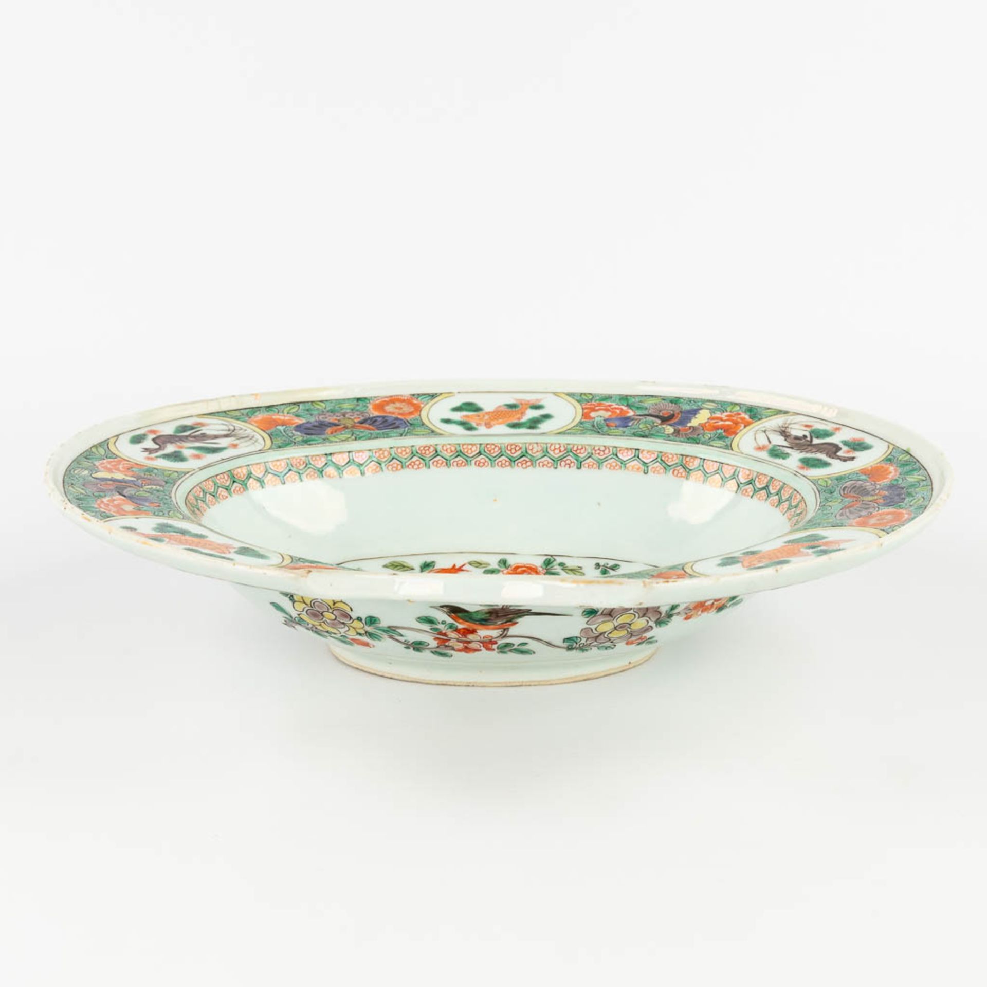 A Chinese shaving bowl, Famille Verte, and decorated with fauna and flora. 18th/19th century. (L: 28