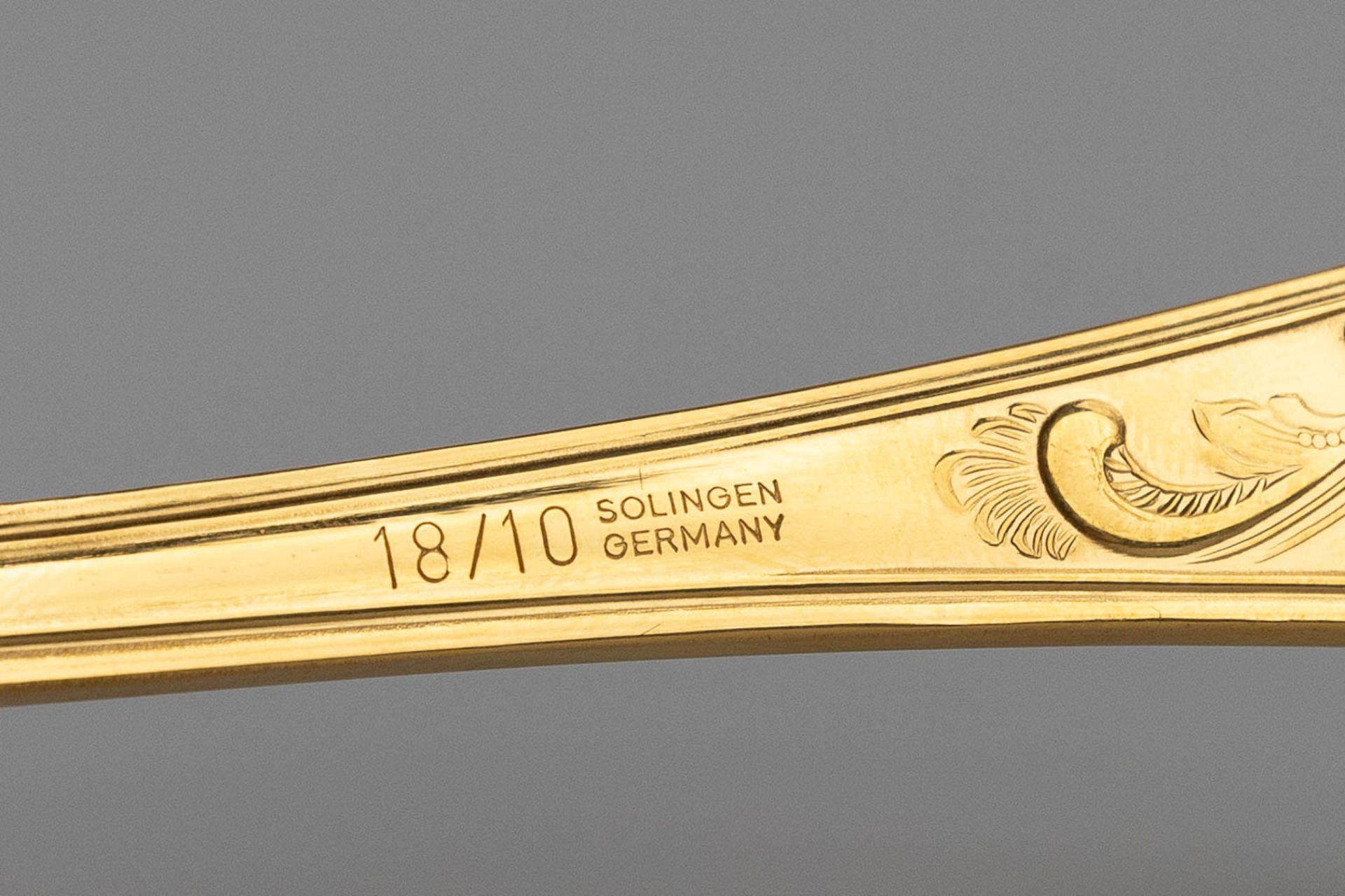 A gold-plated 'Royal Collection Solingen' flatware cutlery set, made in Germany. (L: 34 x W: 45,5 x - Image 5 of 12