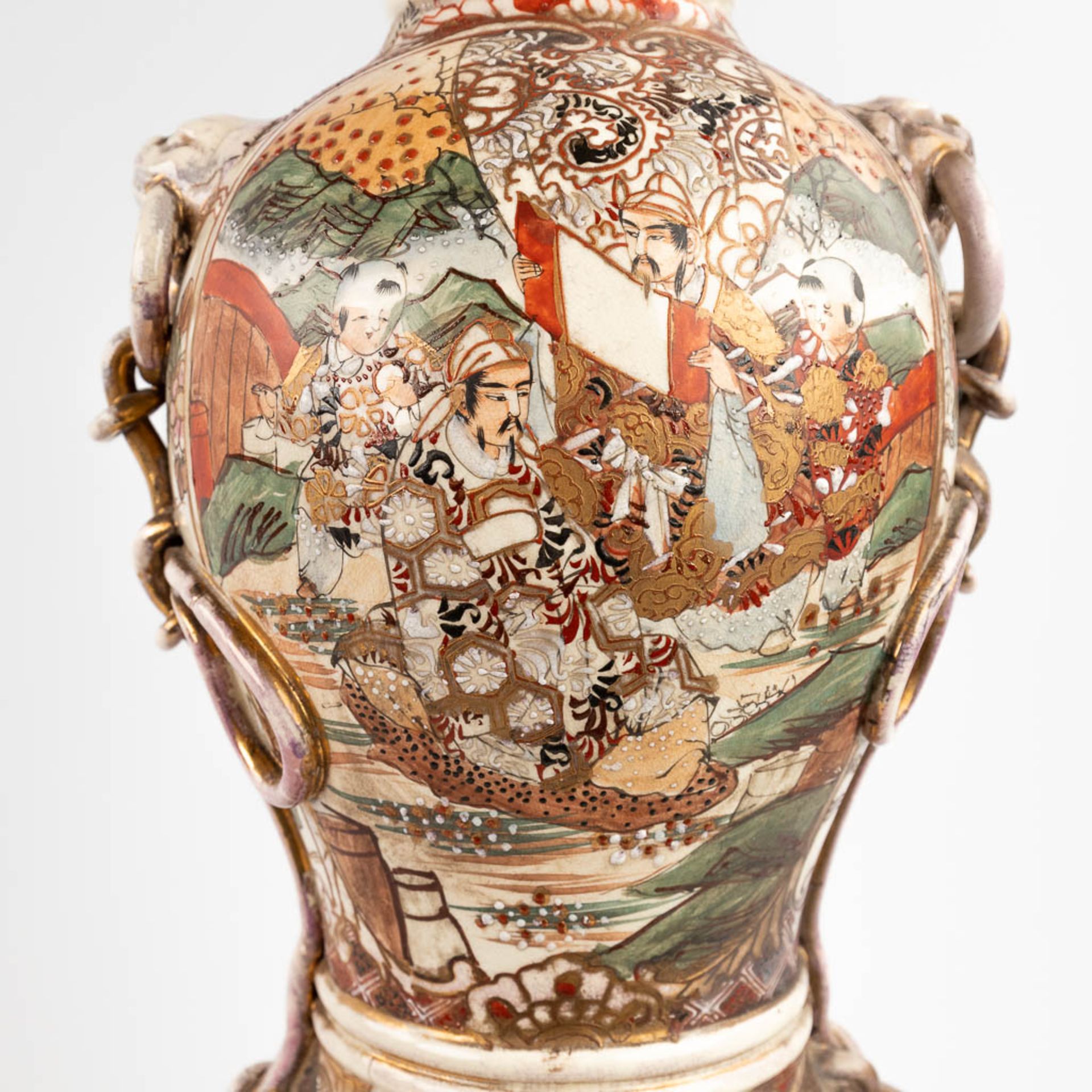 A pair of Japanese vases, stoneware, Satsuma. 20th century. (H: 60 x D: 26 cm) - Bild 12 aus 18