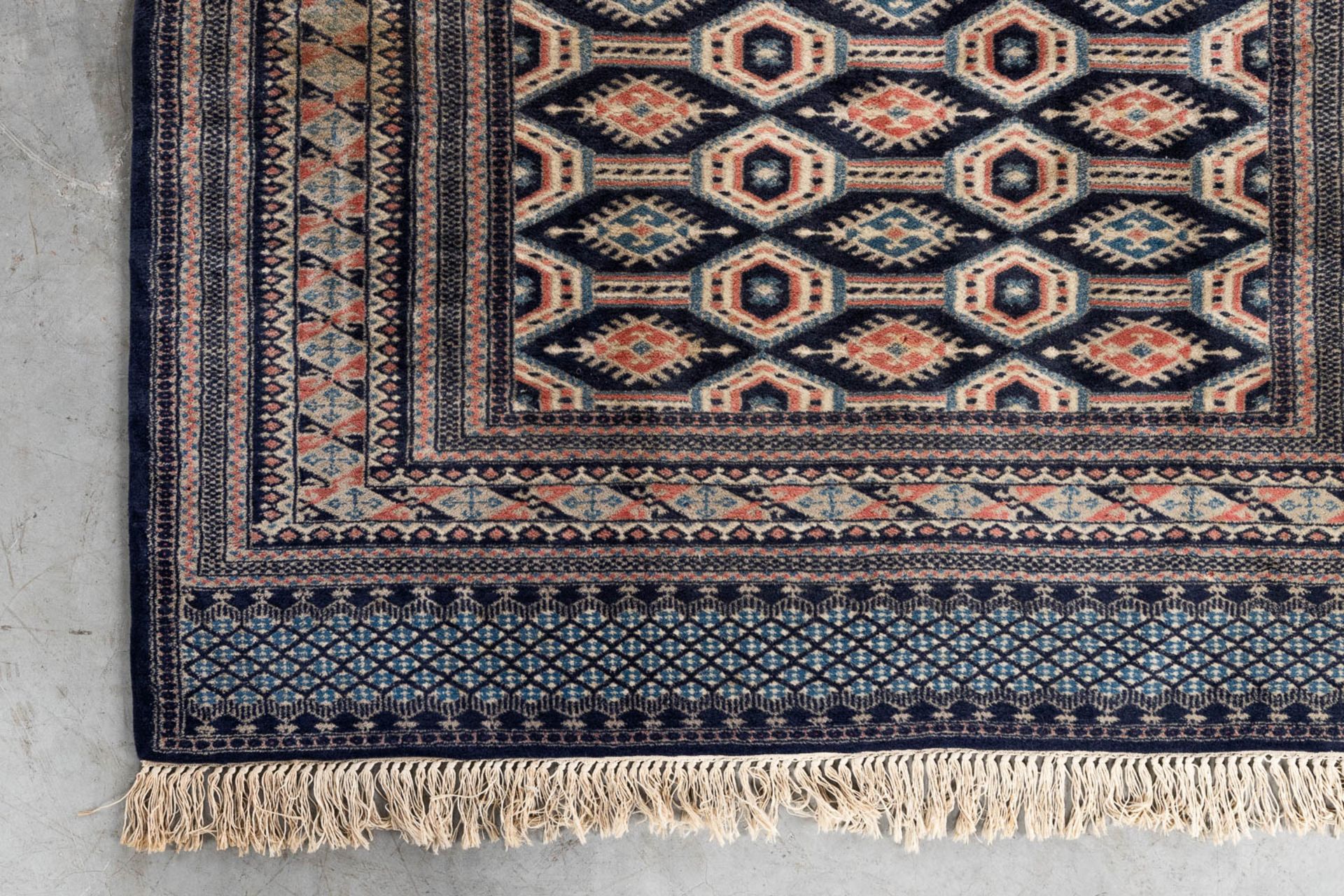 An Oriental hand-made carpet Buchara/Bokhara. (199 x 126 cm). (L: 199 x W: 126 cm) - Image 7 of 10