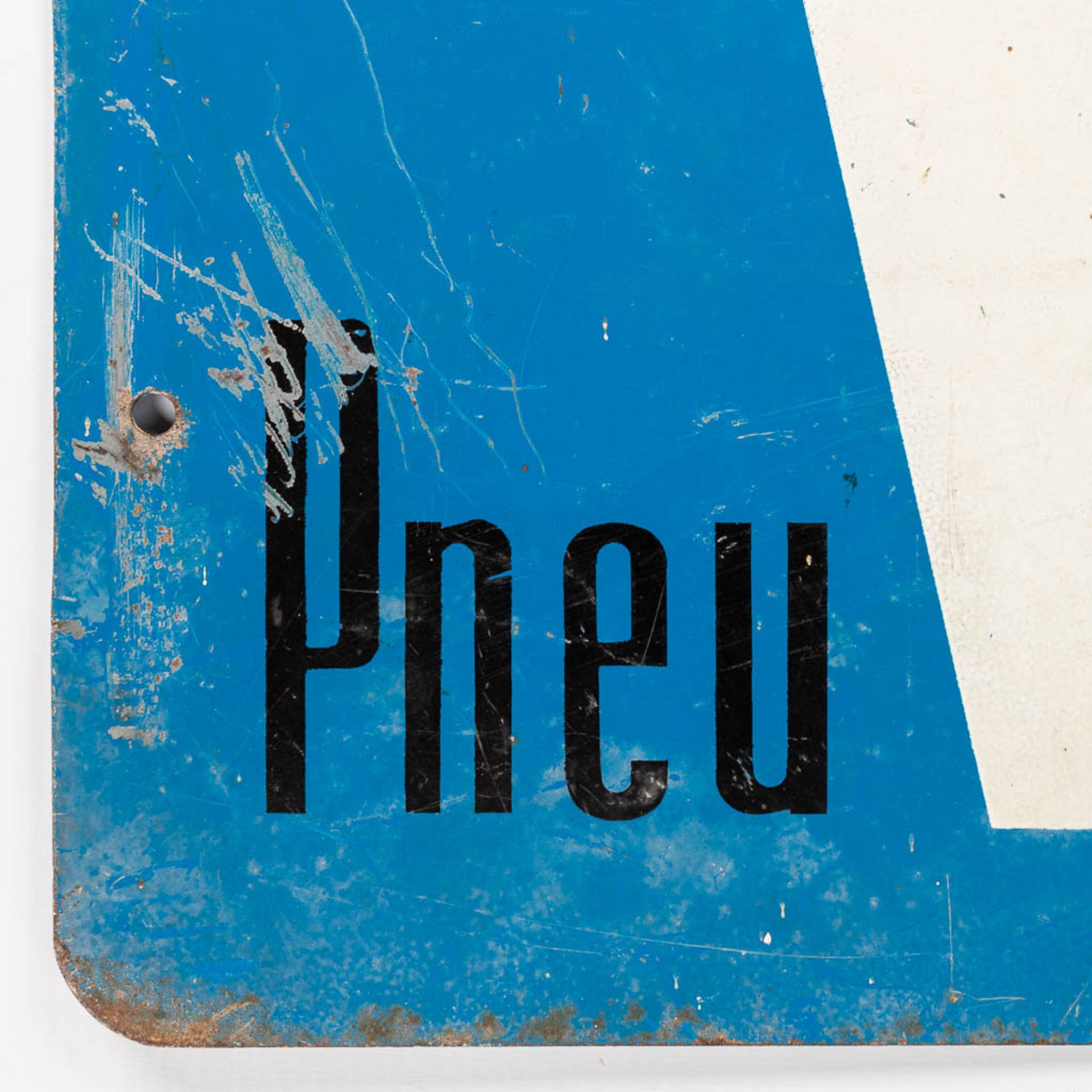 Pneu Kleber V10 en vente ici, a double sided enamel plate. (W: 100 x H: 50 cm) - Image 10 of 13
