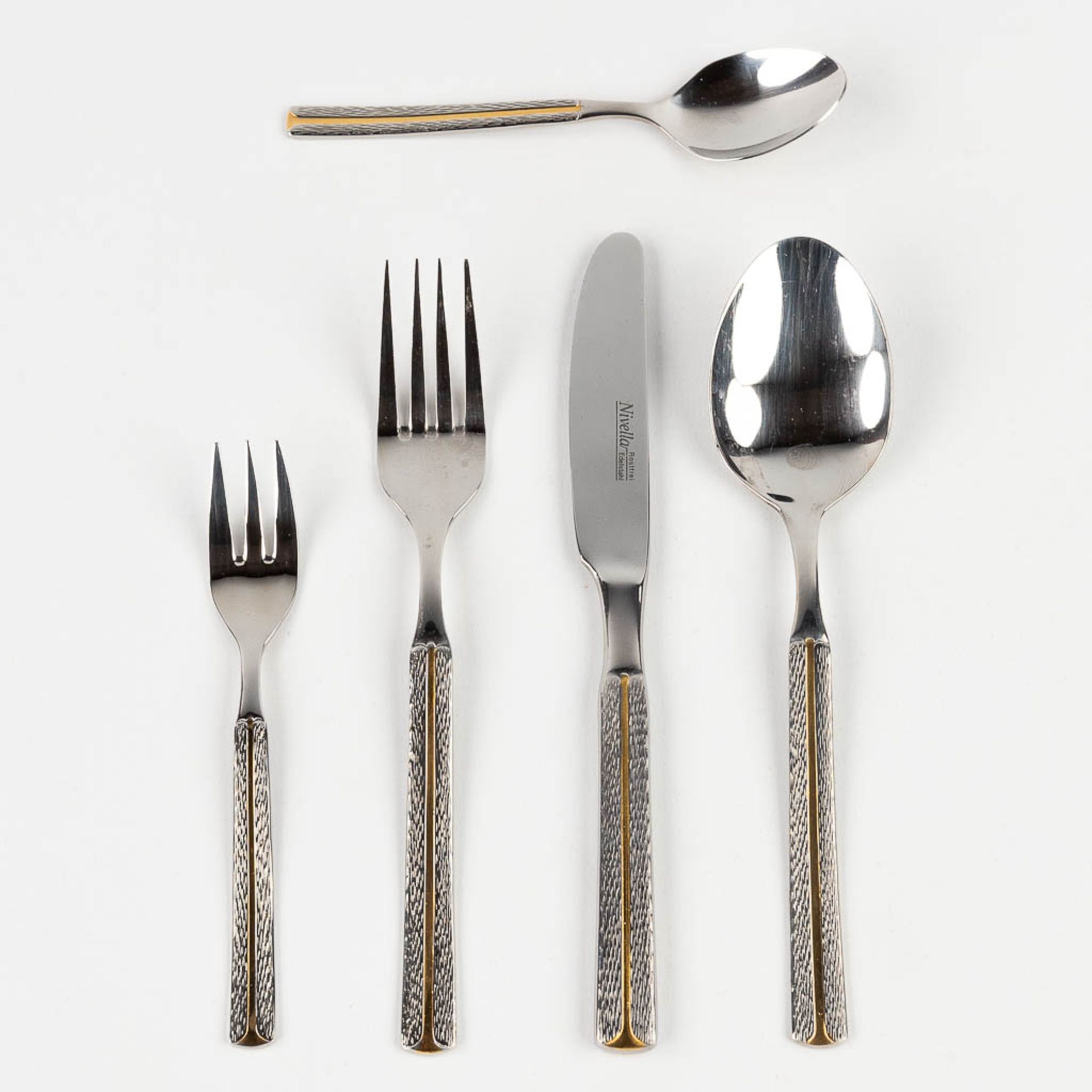 Nivella Solingen, an 82-piece cutlery set in a suitcase. Solingen, 18/10. (L: 35 x W: 47,5 x H: 11 c - Image 4 of 14