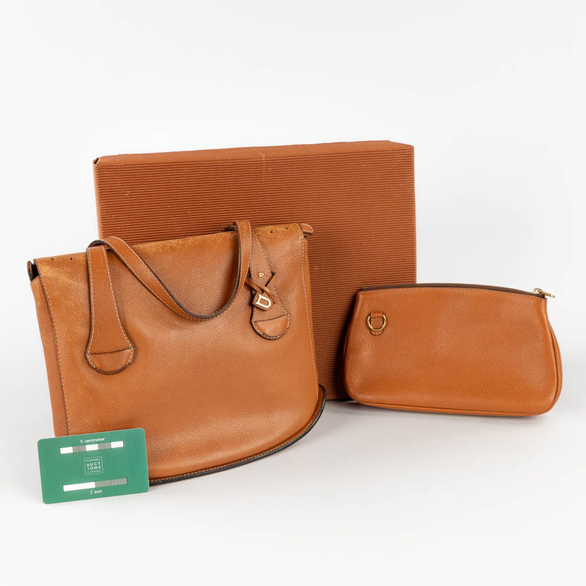 Delvaux Memoire PM, with the original purse, made of cognac-coloured leather. (L: 10 x W: 26 x H: 20 - Image 2 of 27