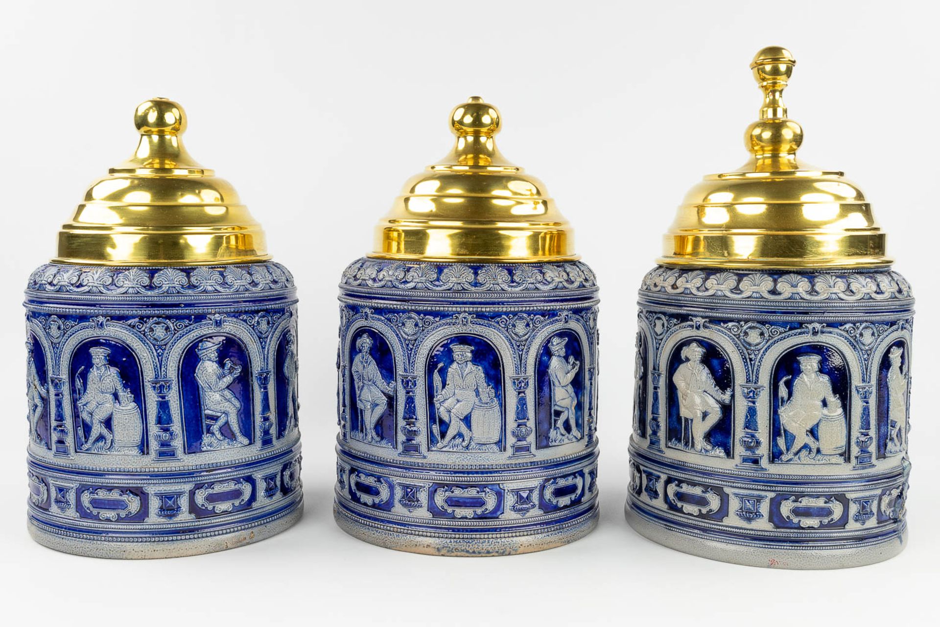 A set of 3 grs tabacco jars with brass lid, Germany, 19th C. (H: 38 x D: 23 cm) - Image 6 of 17
