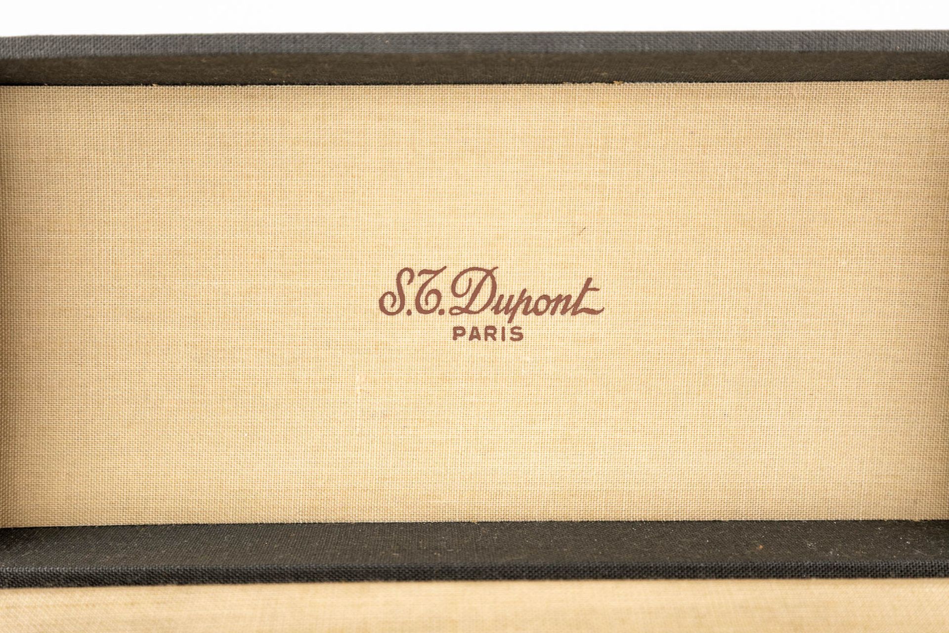 S.T. Dupont, a vintage lighter, gold-plated. In the original storage box. (L: 1,5 x W: 4 x H: 14 cm) - Image 5 of 14