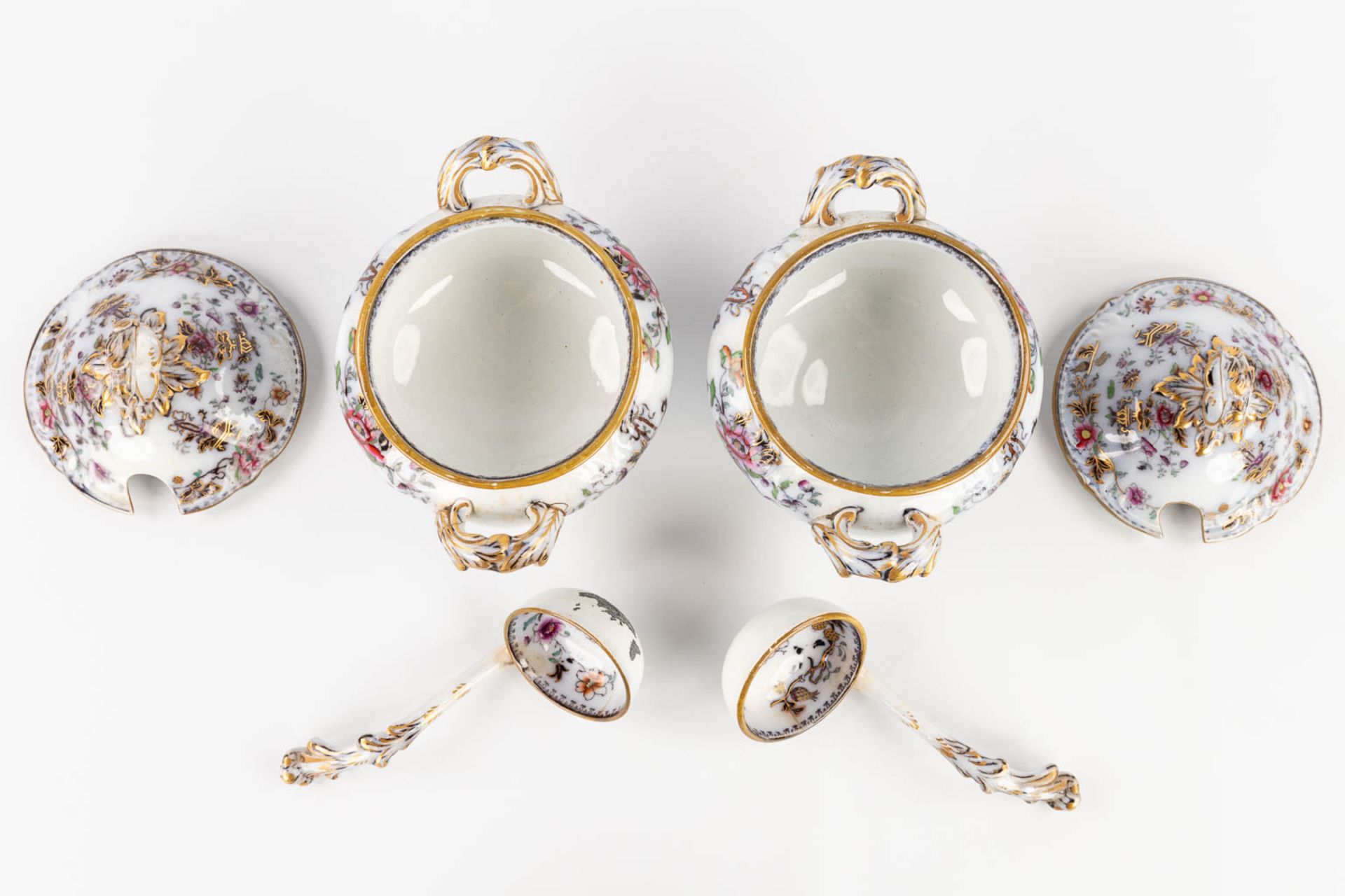 Francis Morley 'Casket Japan' a pair of small tureens with hand-painted decor. England, 19th C. (L: - Image 7 of 27