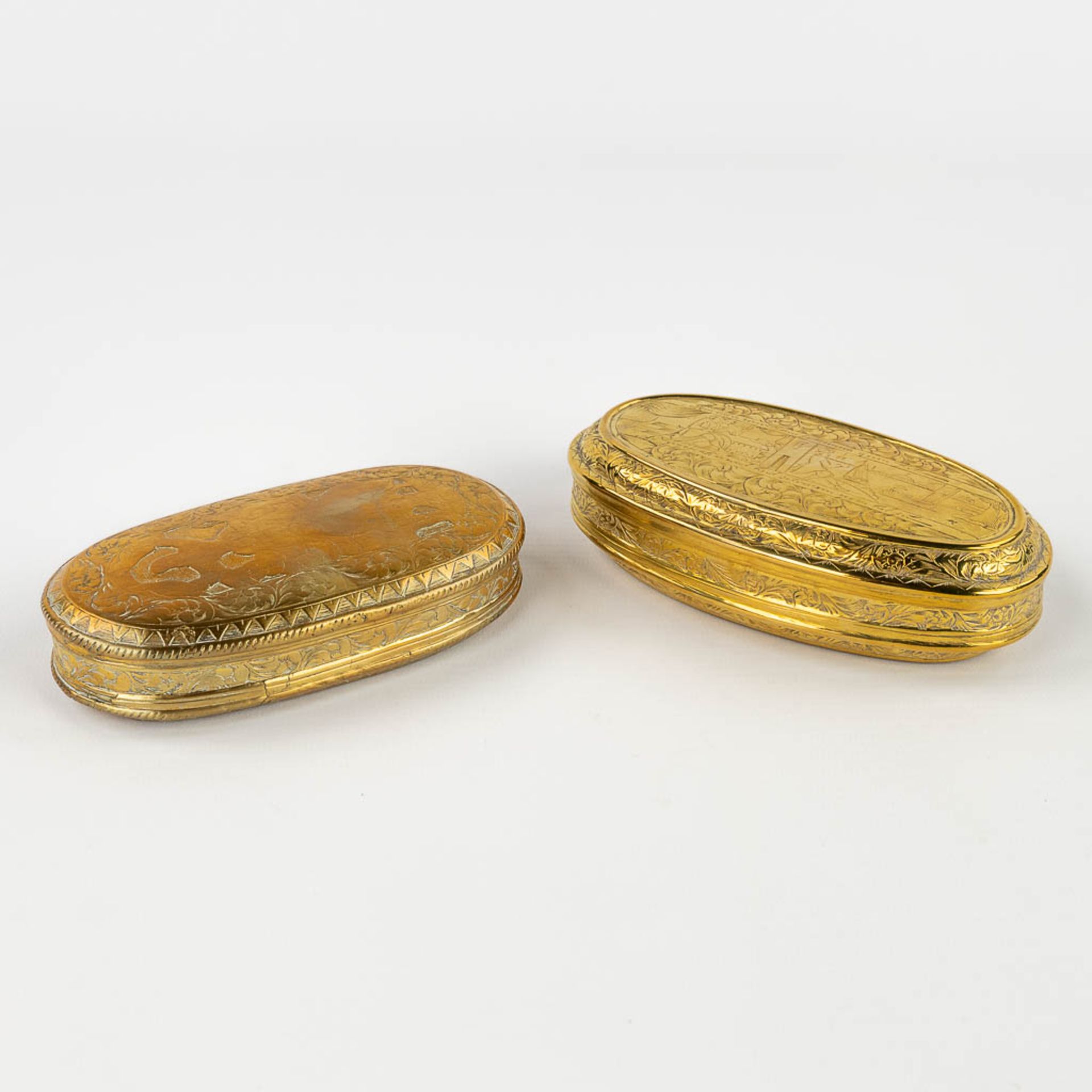A collection of 2 antique tobacco boxes, made of copper. 18th C. (L: 7,5 x W: 13,7 x H: 3,7 cm) - Image 3 of 23