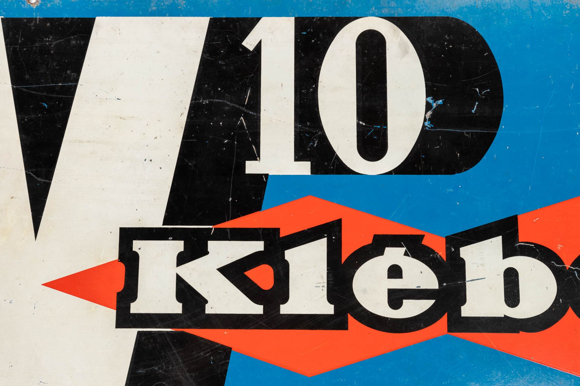 Pneu Kleber V10 en vente ici, a double sided enamel plate. (W: 100 x H: 50 cm) - Image 12 of 13