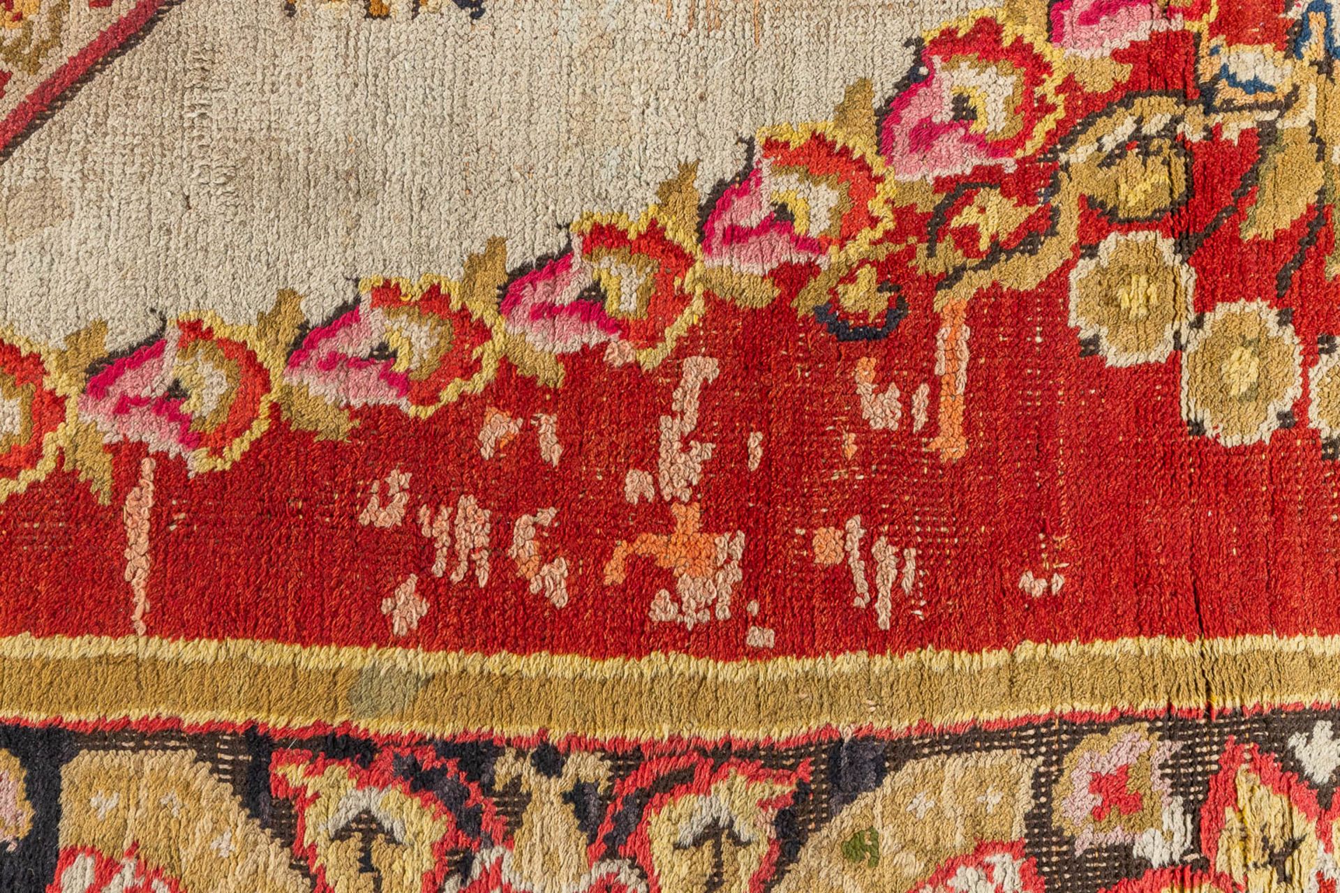 An exceptional 'Savonerie' carpet, 19th century. (L: 600 x W: 430 cm) - Image 12 of 14