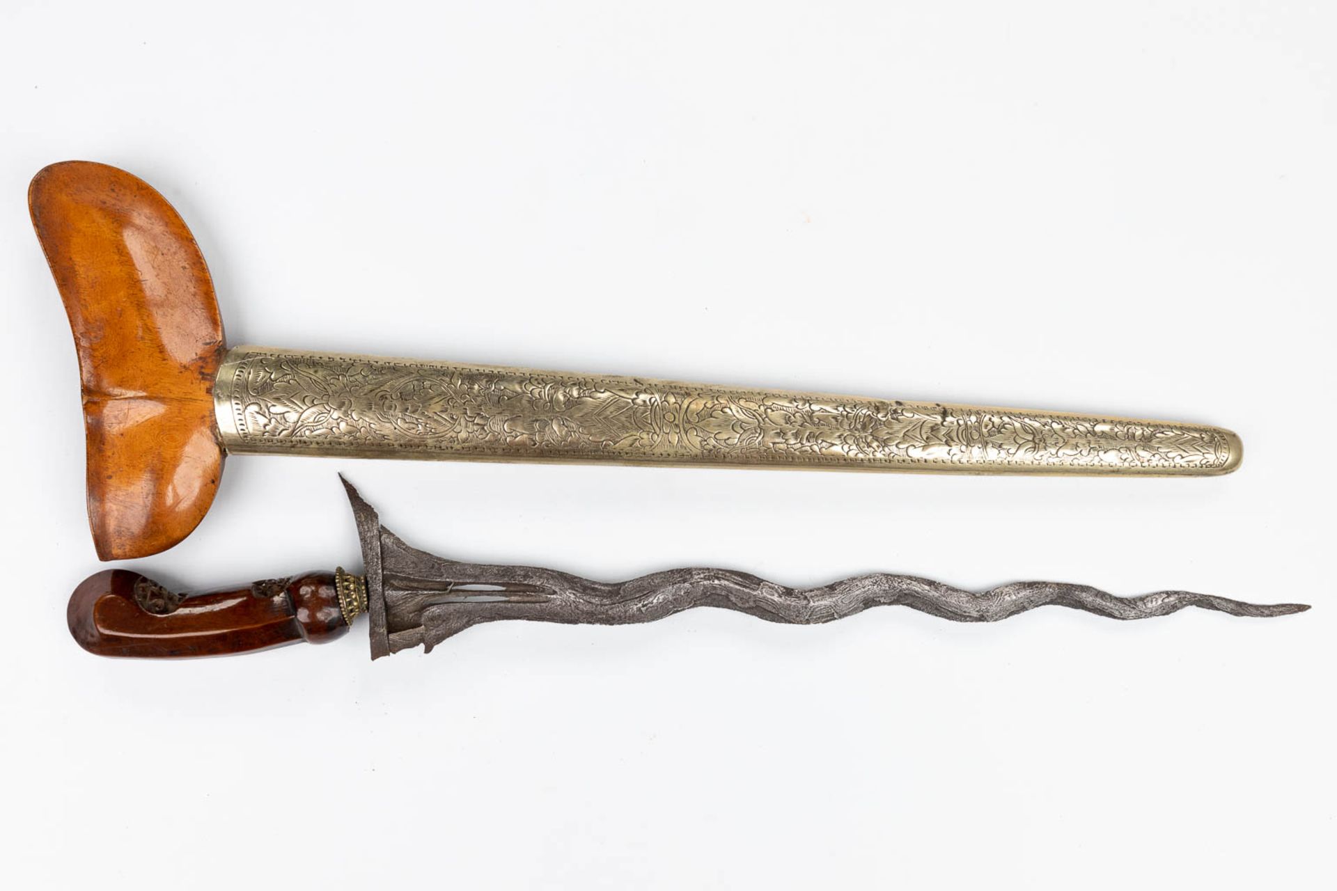 A collection of 4 'Kris' swords, Java, 18de/19de eeuw. (W: 74 cm) - Image 14 of 17