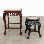 A set of 2 Chines hardwood side tables with a marble top. (L: 46 x W: 46 x H: 62 cm)