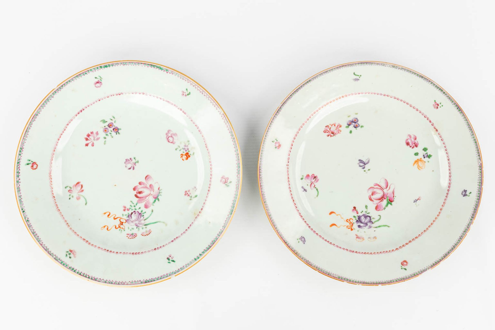 A collection of 12 Chinese Famille Rose plates, 18th/19th/20th century. (D: 36 cm) - Bild 11 aus 23
