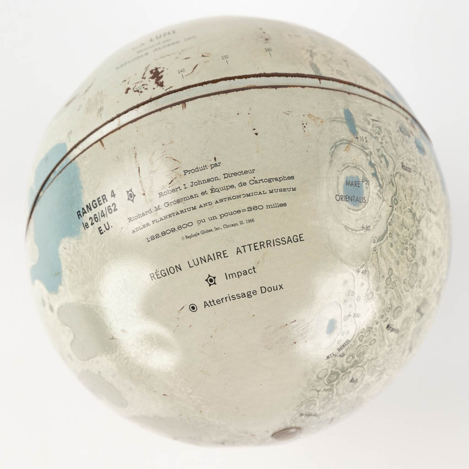 The earth and the moon, a set of 2 globes, circa 1960. (H: 42 x D: 30 cm) - Image 18 of 18