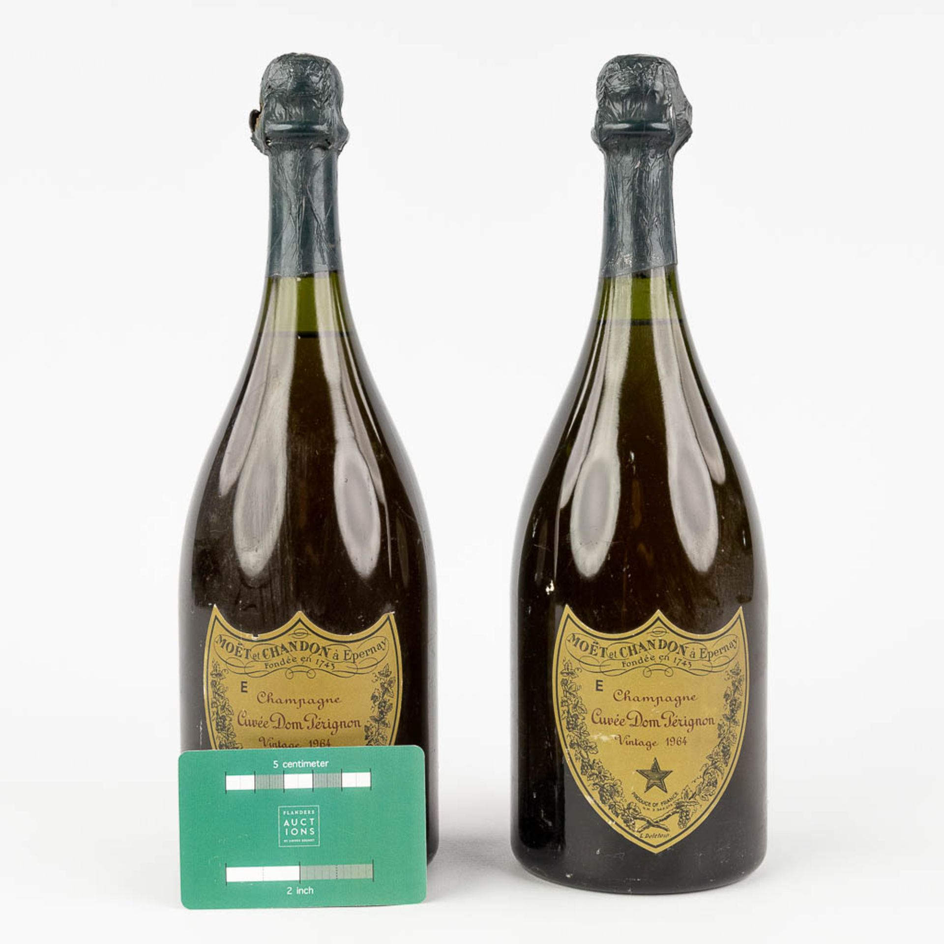 Dom Pérignom, a pair of Champagne bottles, 1964. (H: 30 cm) - Bild 2 aus 7