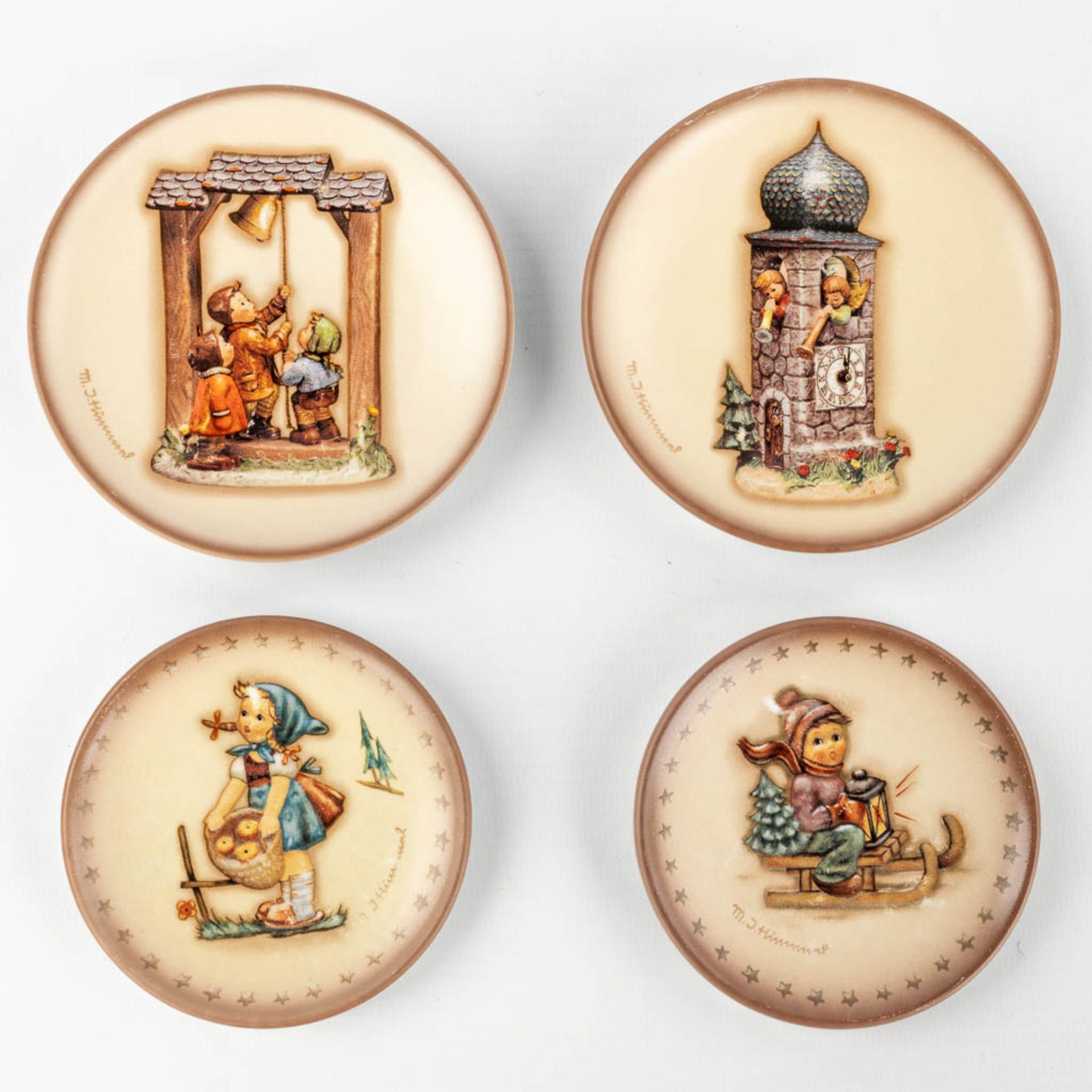 Hummel, a collection of 14 holy water fonts, 4 plates and 3 bells. (H: 13,5 cm) - Image 14 of 16