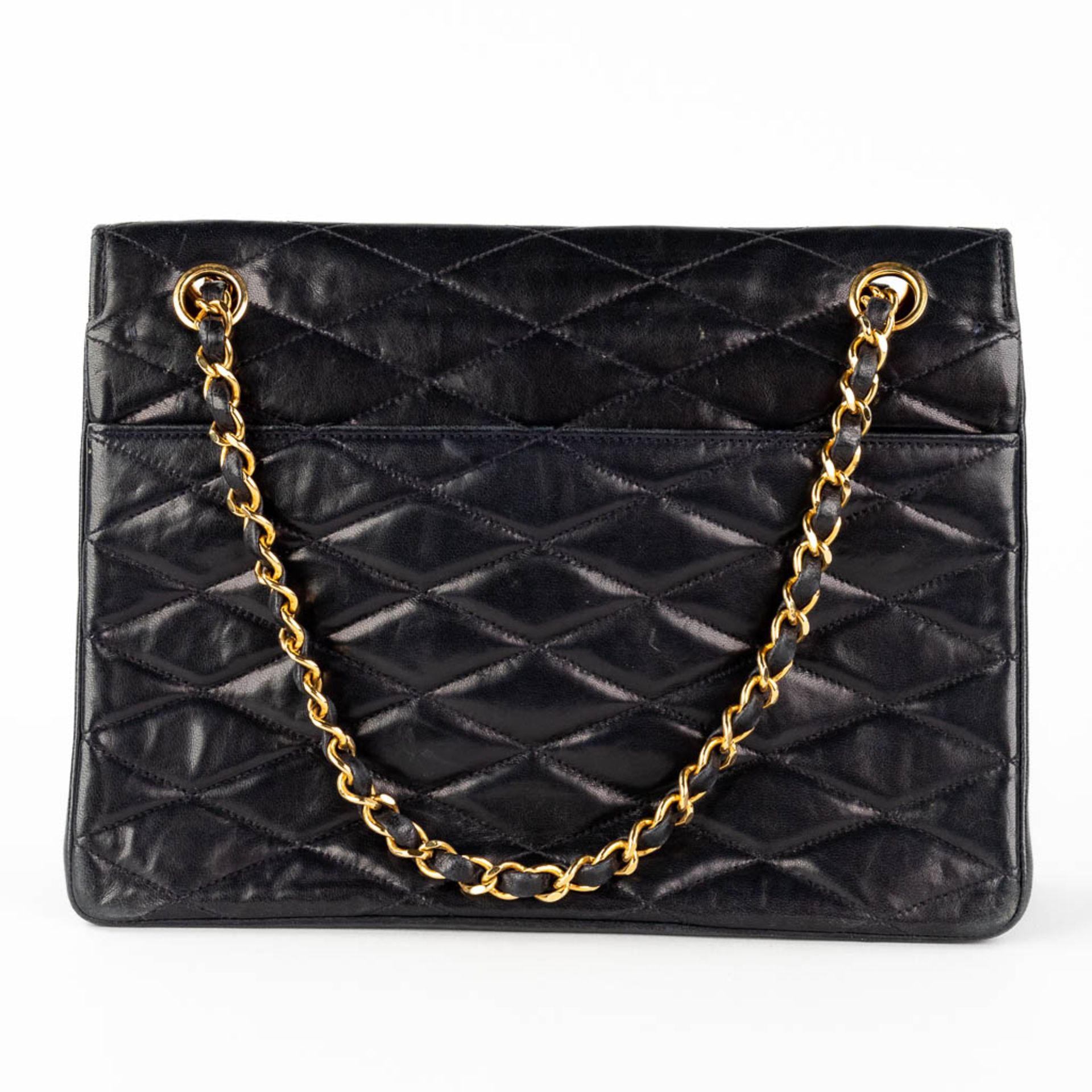 Chanel, a handbag made of dark blue/black leather with gold-plated hardware. Circa 1970. (W: 25 x H: - Image 6 of 18