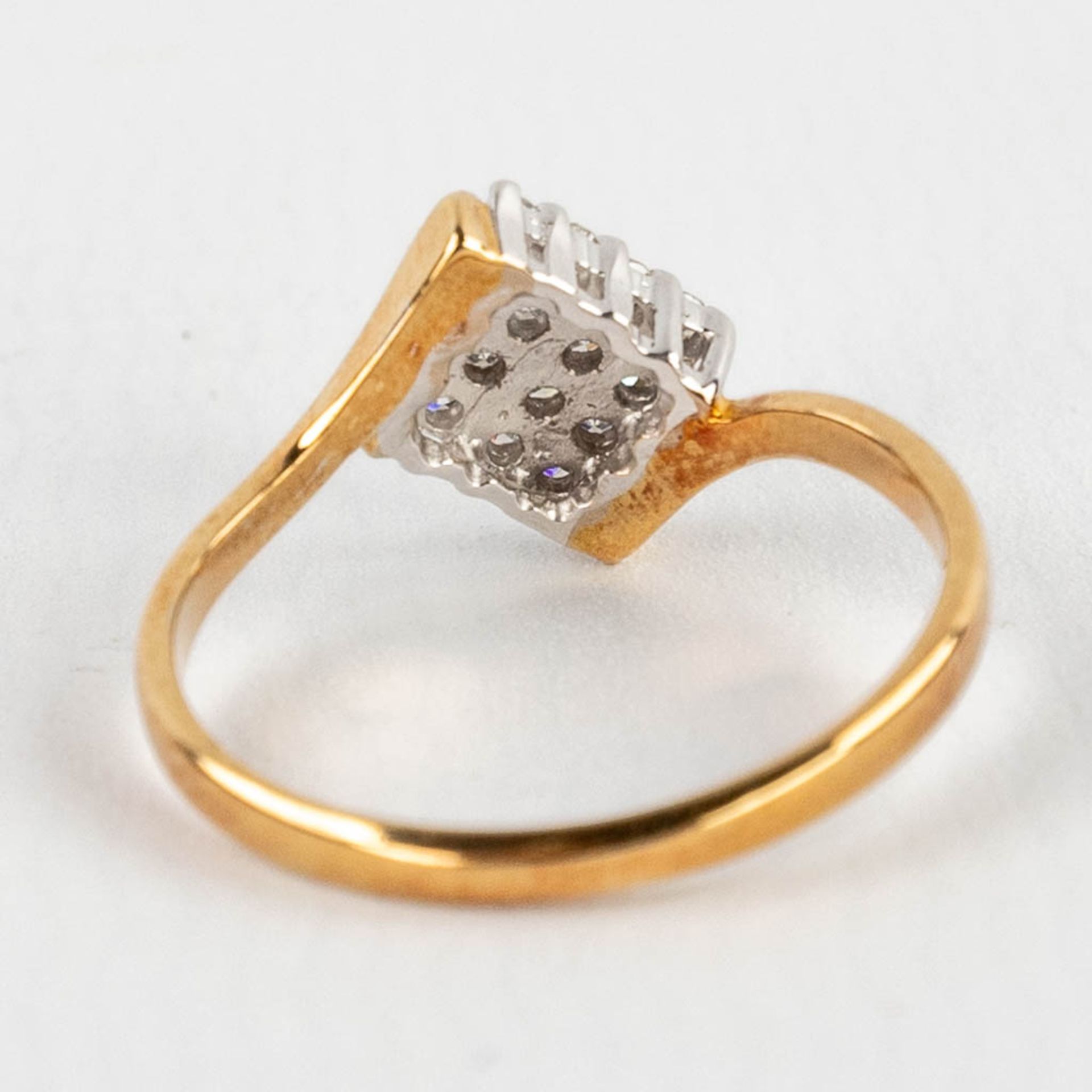 A yellow and white gold ring finished with 9 brilliants. 2,14g. size: 51 - Image 7 of 12