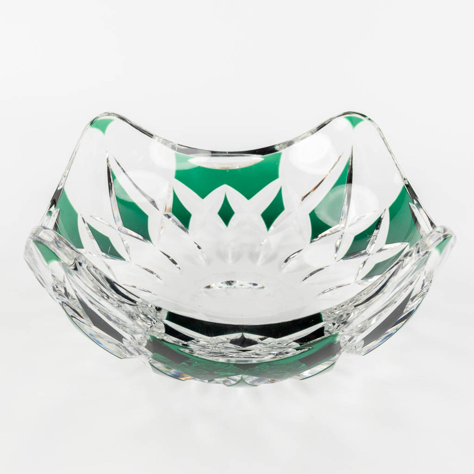 Val Saint Lambert, A large bowl, green cut crystal. (H: 11 x D: 25,5 cm) - Image 13 of 13