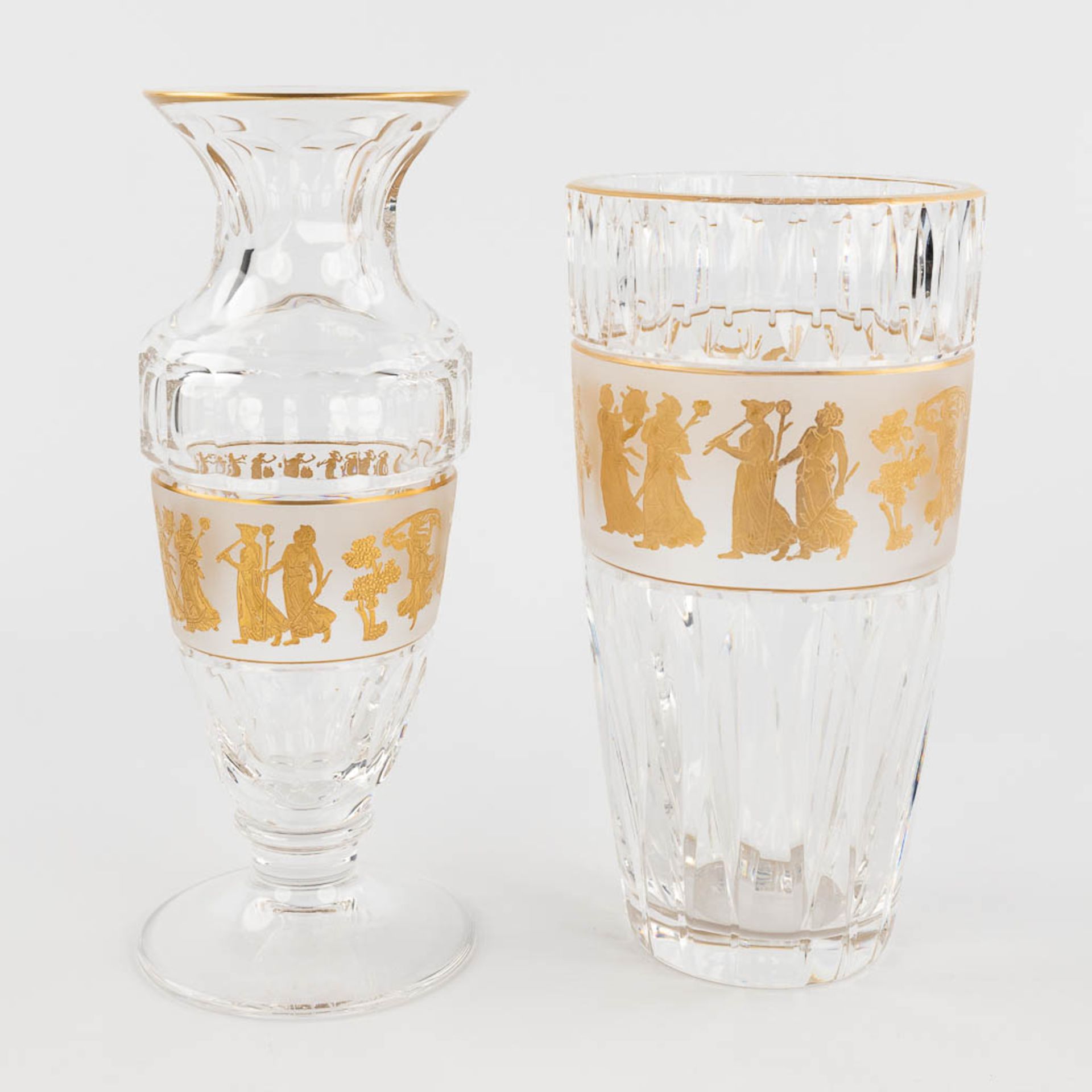 Val Saint Lambert, a collection of 32 crystal vases, 'La Dance De Flore' . (H: 22,5 x D: 12 cm) - Image 4 of 16