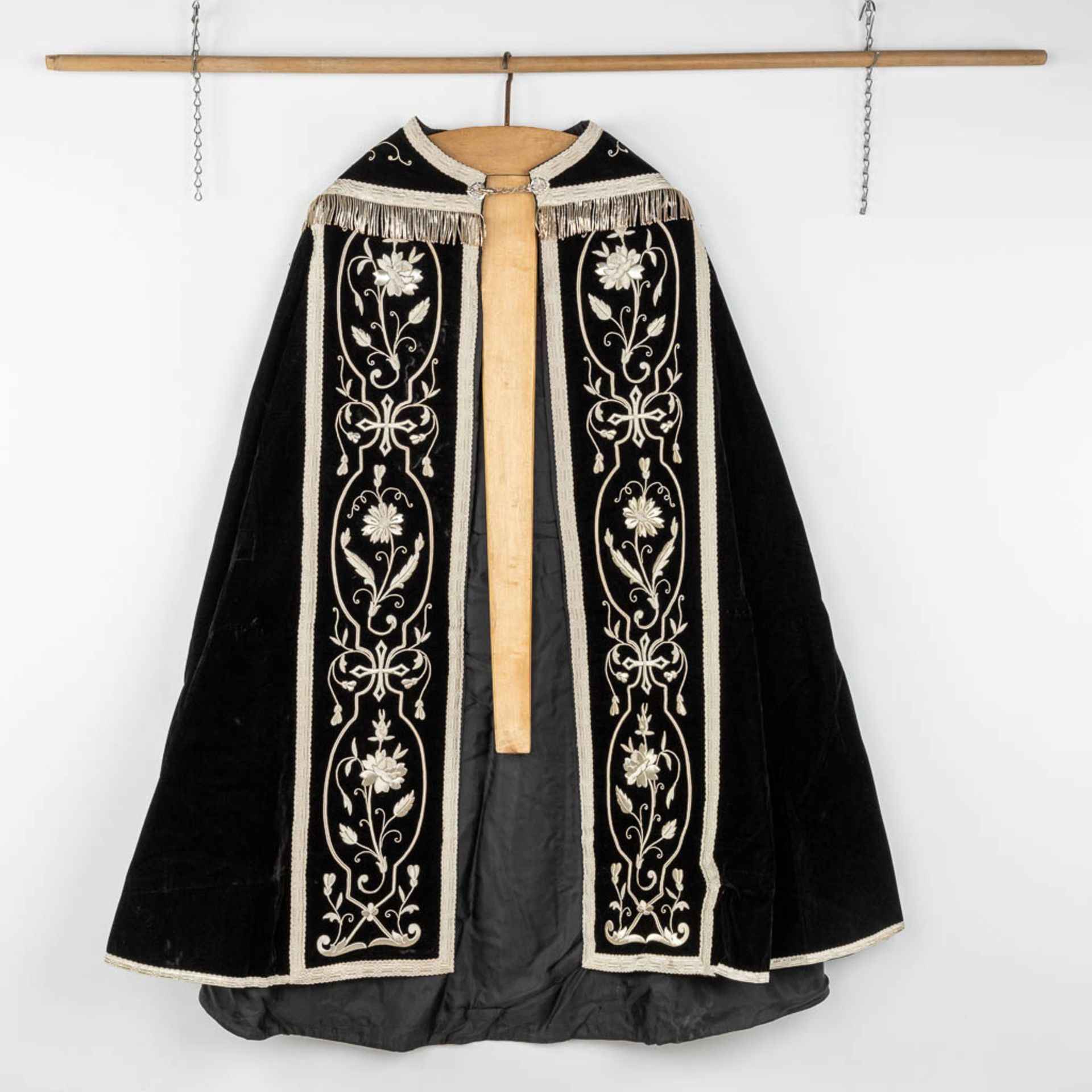 A Cope, Roman Chasuble, Stola, Brusa and Chalice Veil, Decorated with the IHS logo - Image 6 of 14