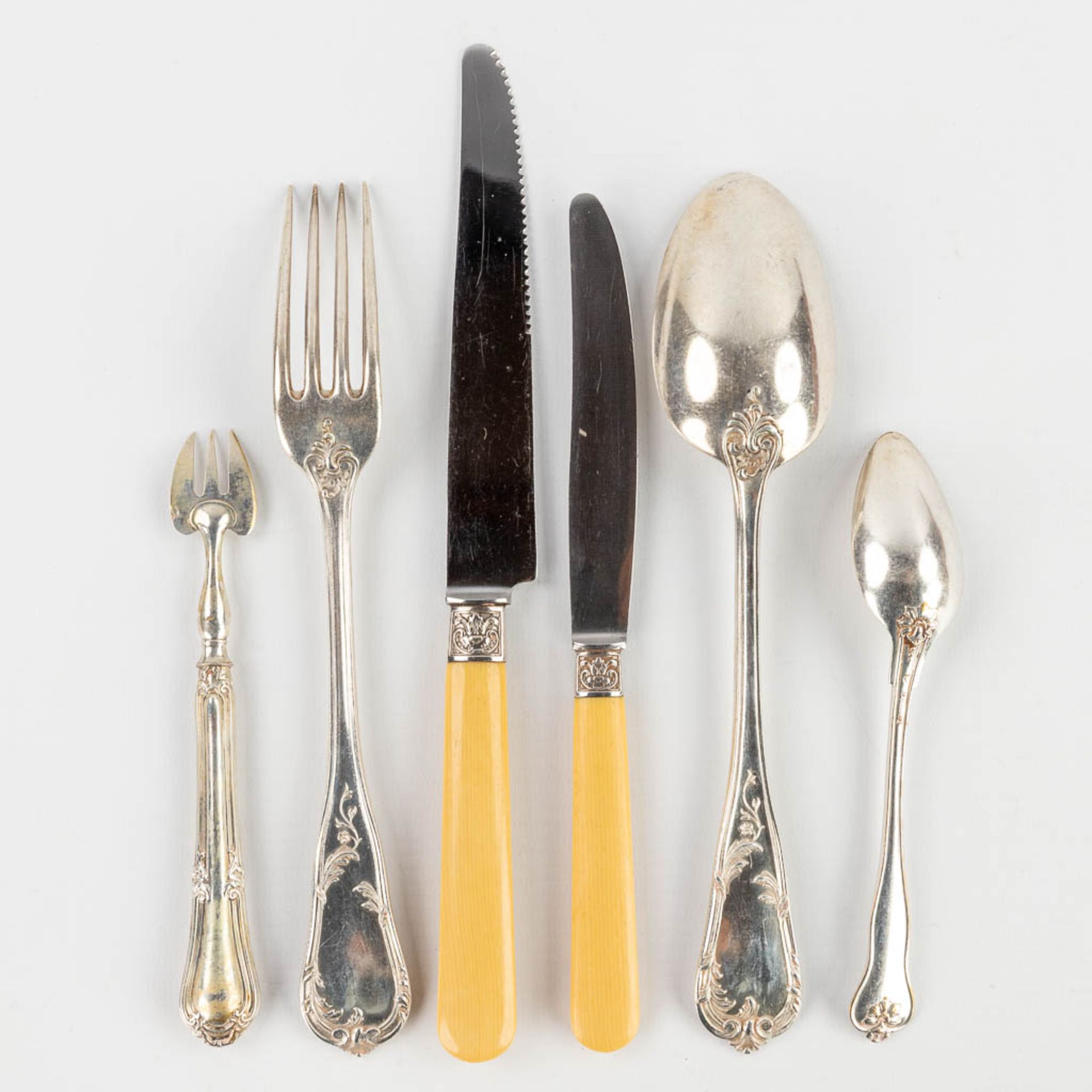 An assembled collection of silver and silver-plated cutlery in 6 storage boxes. - Image 24 of 25