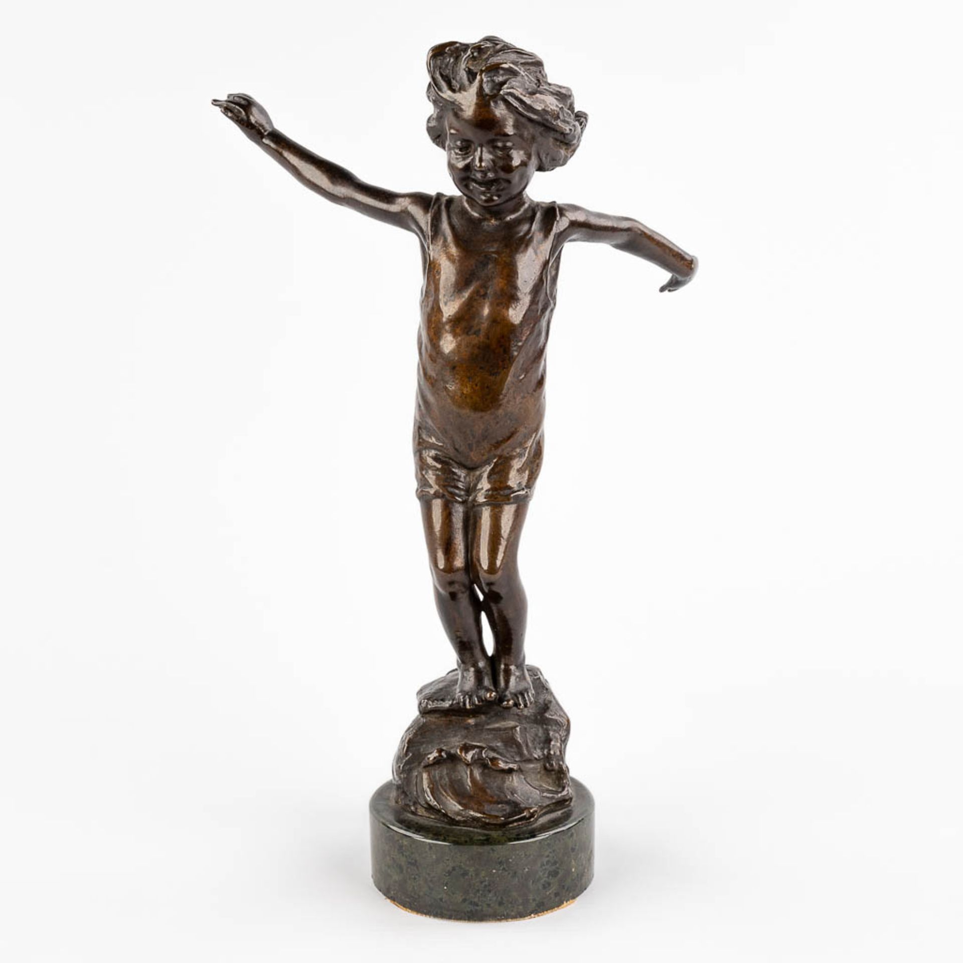 W. FULLER (XIX-XX) 'Baigneuse' patinated bronze on a green marble stand. (W: 17 x H: 29,5 cm)