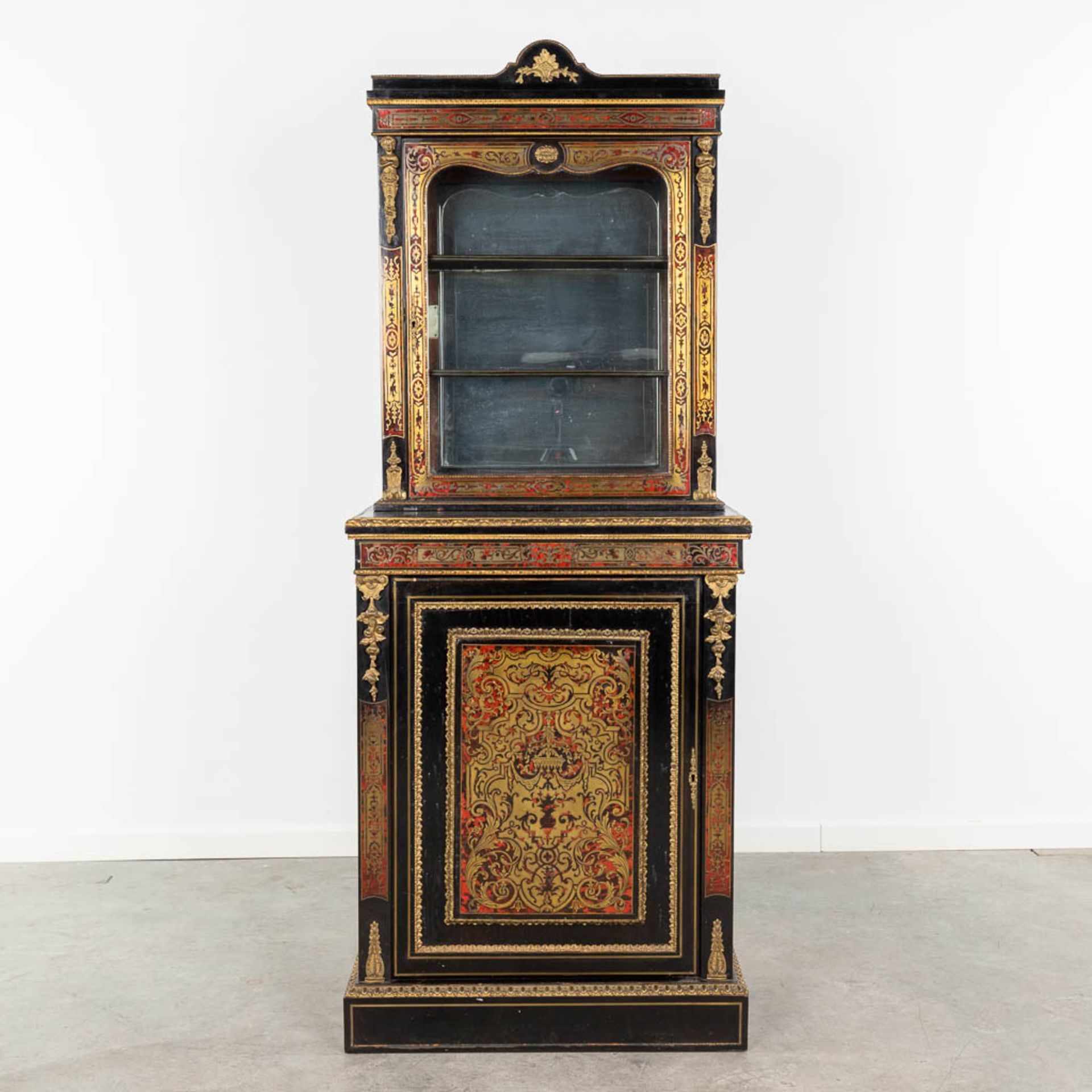 An antique display cabinet with boulle inlay, Napoleon 3 period. (L: 40 x W: 70 x H: 180 cm)