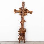 A crucifix for a gravestone, patinated cast iron. Circa 1900. (W: 53 x H: 116 cm)