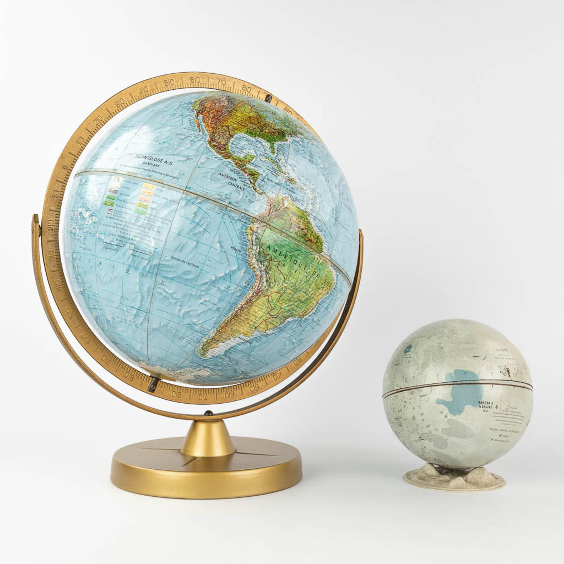 The earth and the moon, a set of 2 globes, circa 1960. (H: 42 x D: 30 cm)