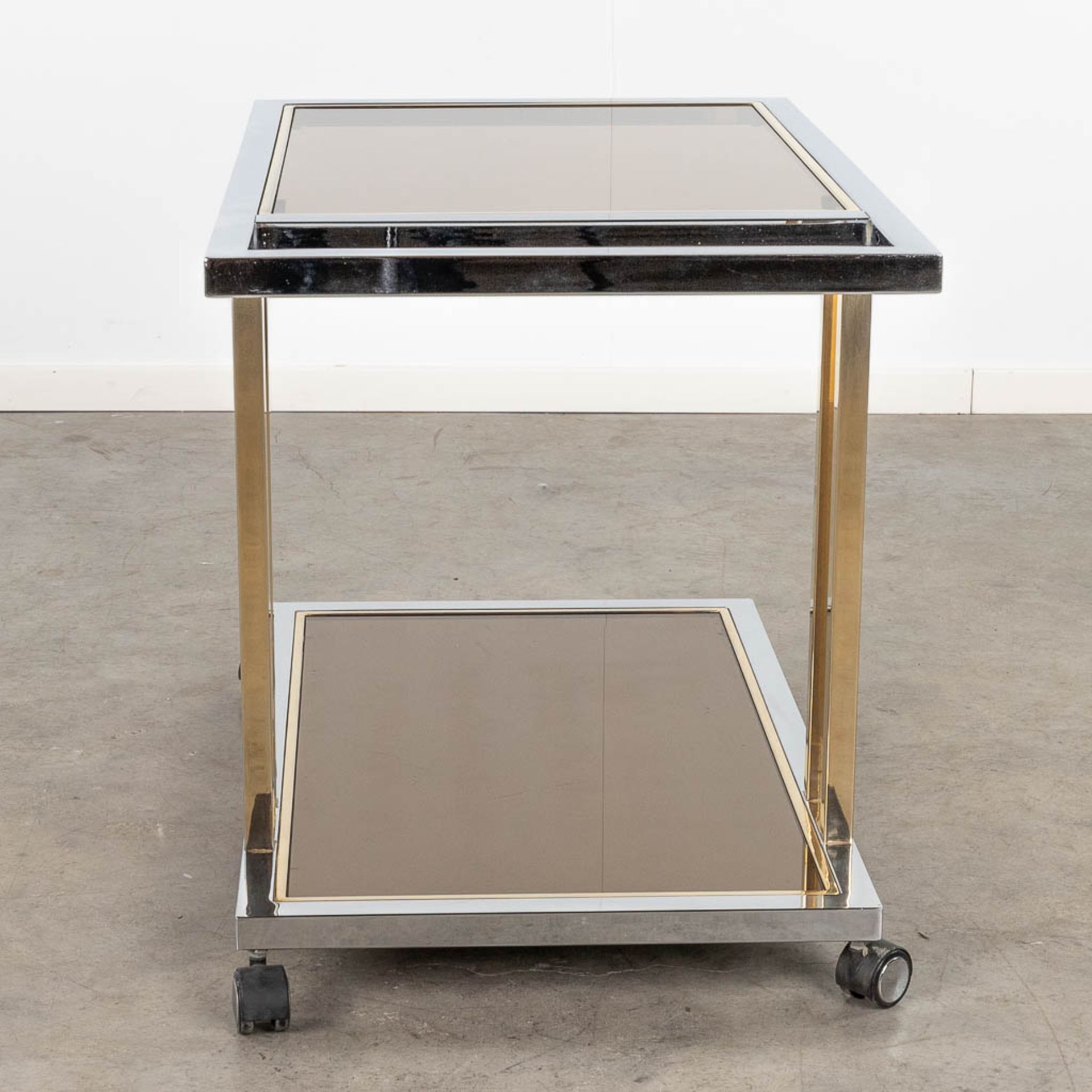 Belgo Chrome, a chromed and gold-plated bar cart. Circa 1980. (L: 53 x W: 100 x H: 67 cm) - Image 6 of 10