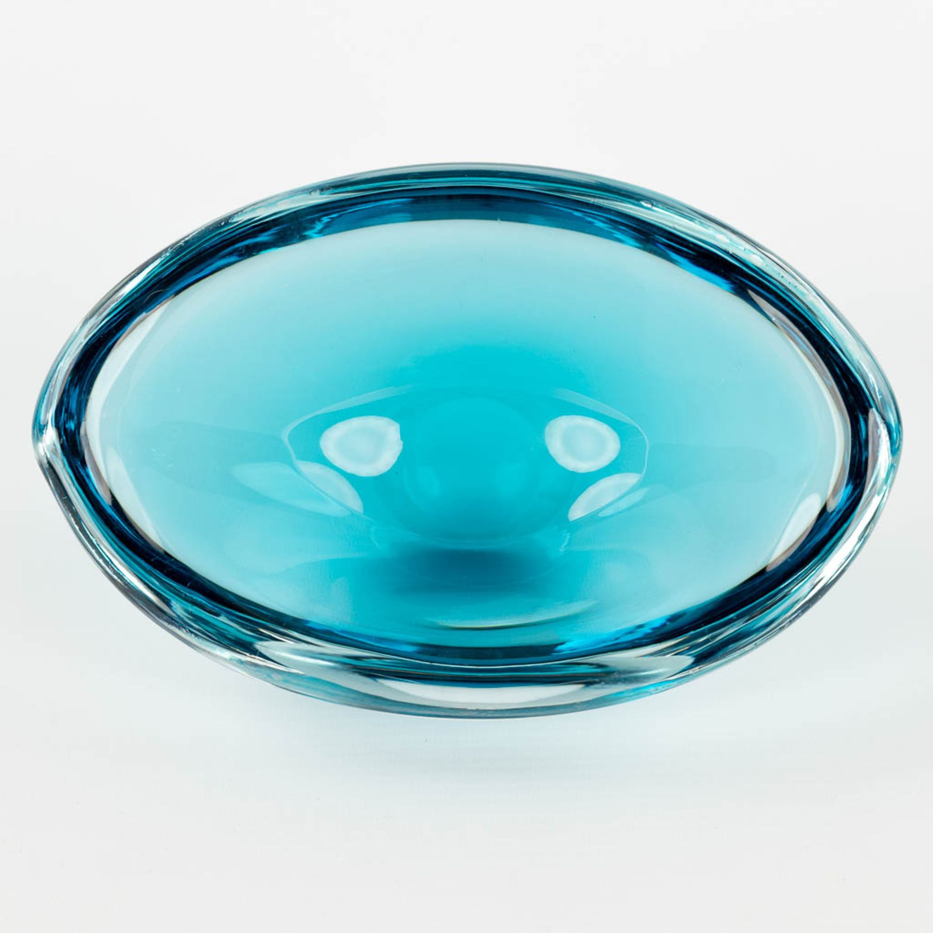 Val Saint Lambert, a bowl on a base, added a bowl in blue glass. (L: 10 x W: 21 x H: 15 cm) - Image 7 of 16