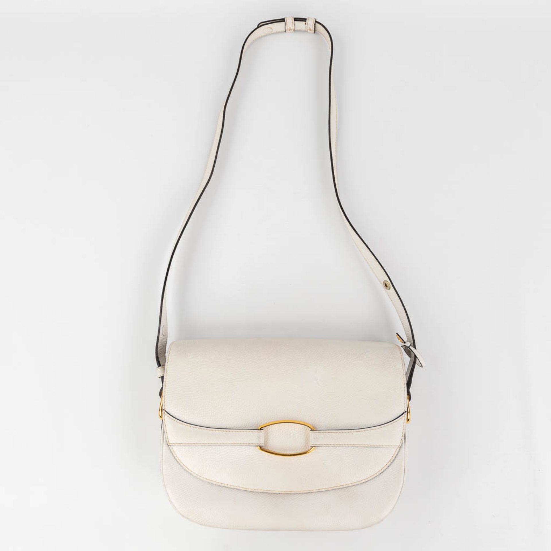 Delvaux, a handbag made of white leather with gold-plated elements. (W: 26 x H: 19 cm) - Image 12 of 19