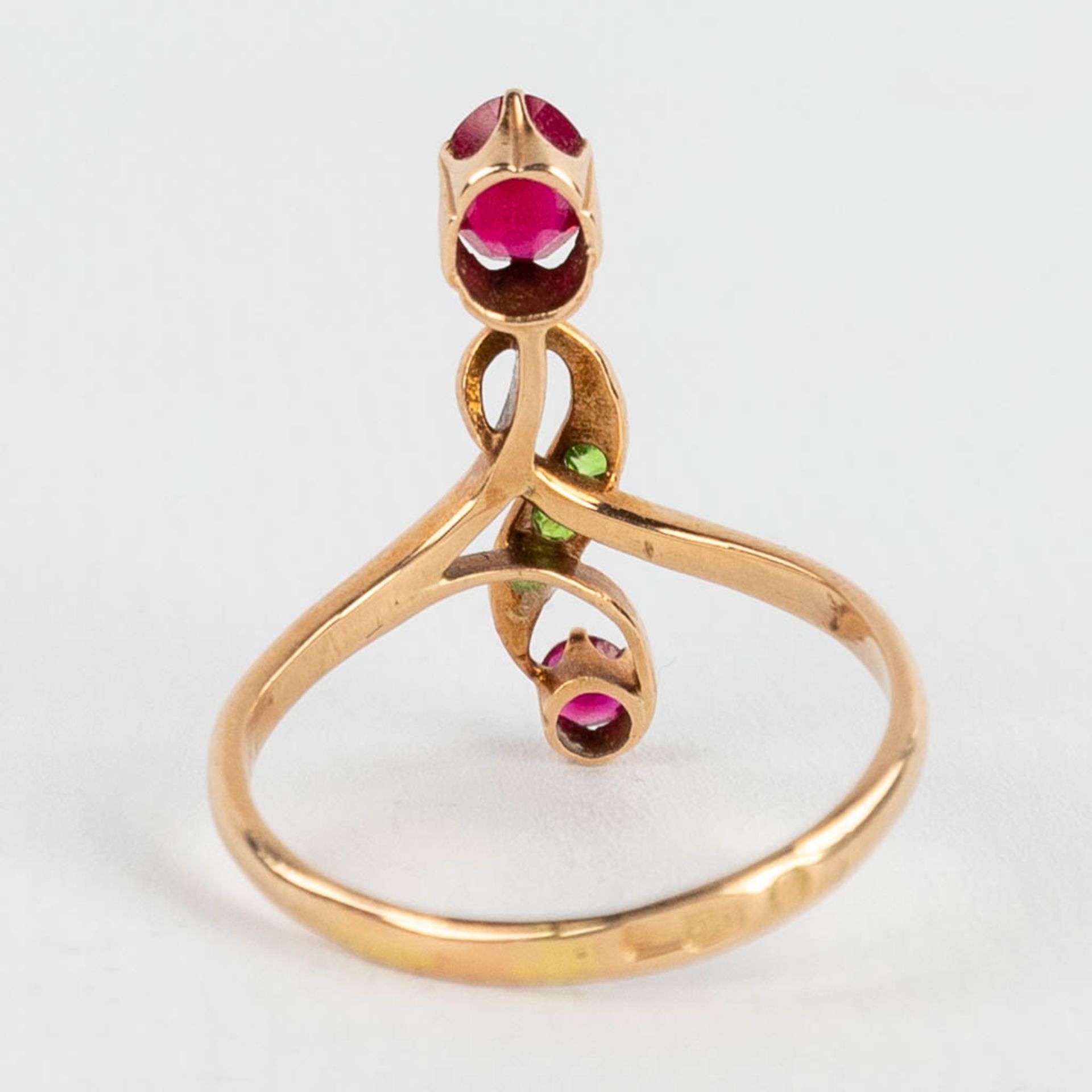 A yellow gold ring, decorated with semi- or precious stones stones. Art Nouveau style. 2,12g. size: - Image 6 of 13