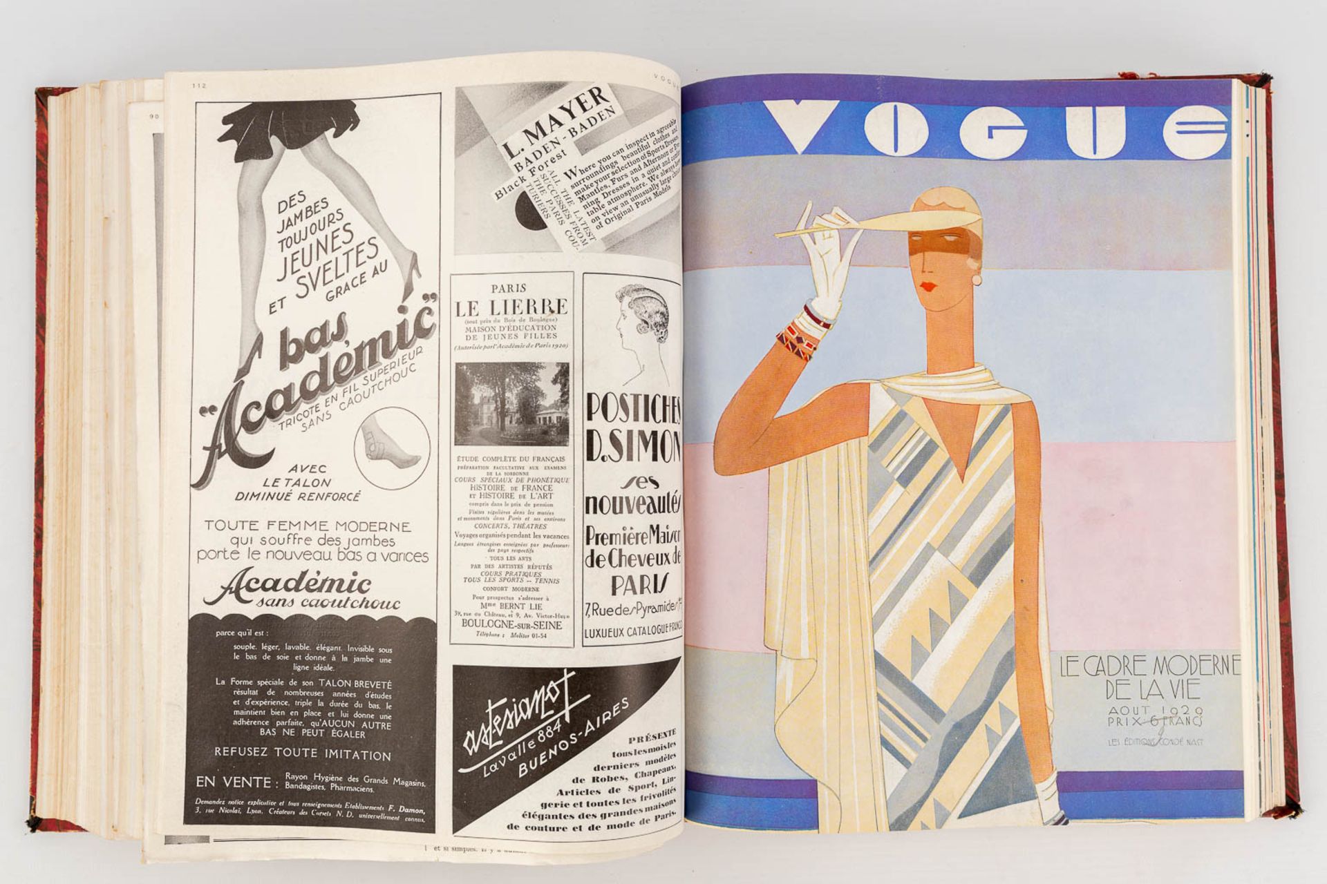 An assembled book with the Vogue magazine, 1929. (L: 5 x W: 25,5 x H: 31,5 cm) - Image 10 of 18