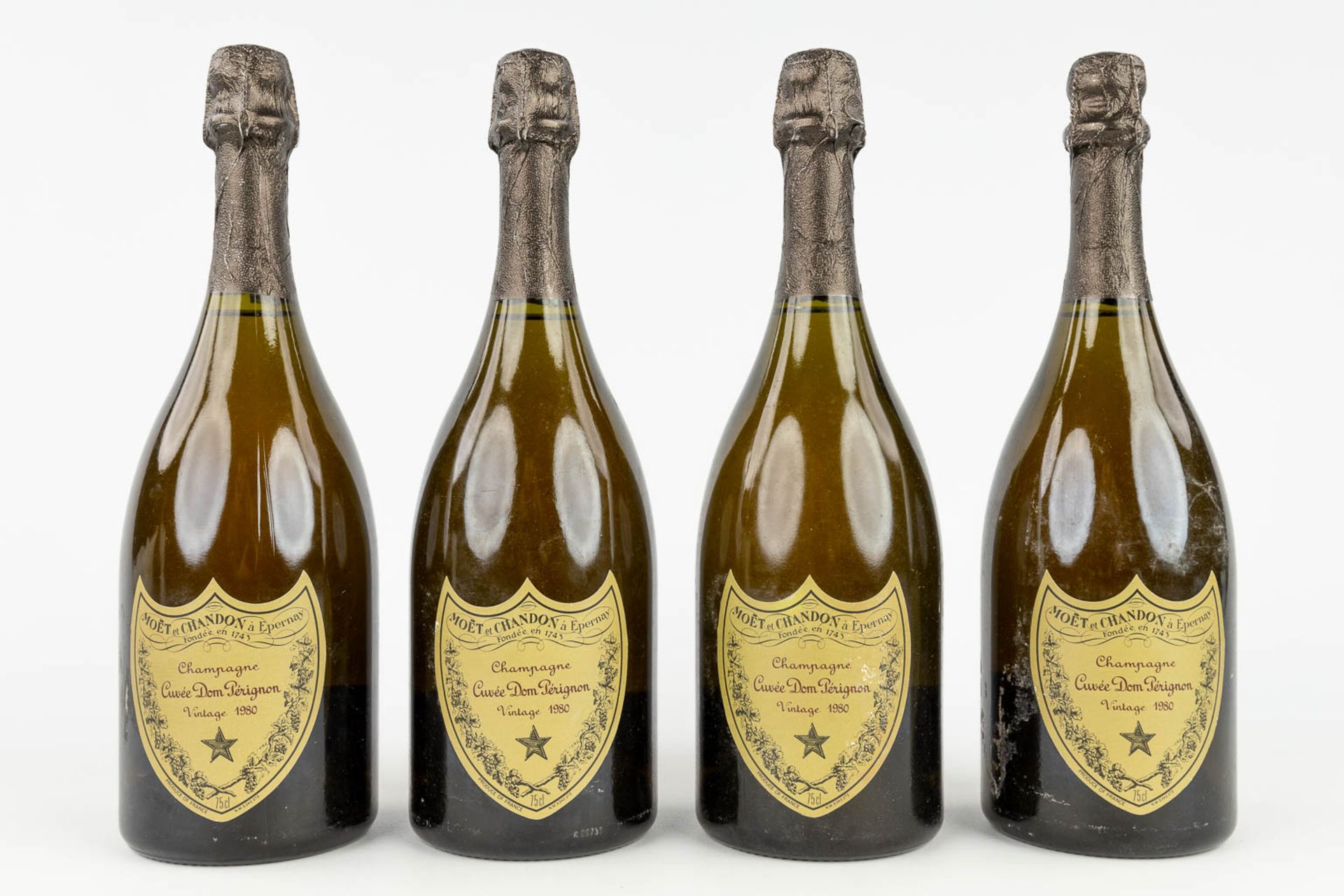Dom Perignom, a collection of 5 Champagne bottles. 4 x 1980, 1 x 1976. - Bild 8 aus 12