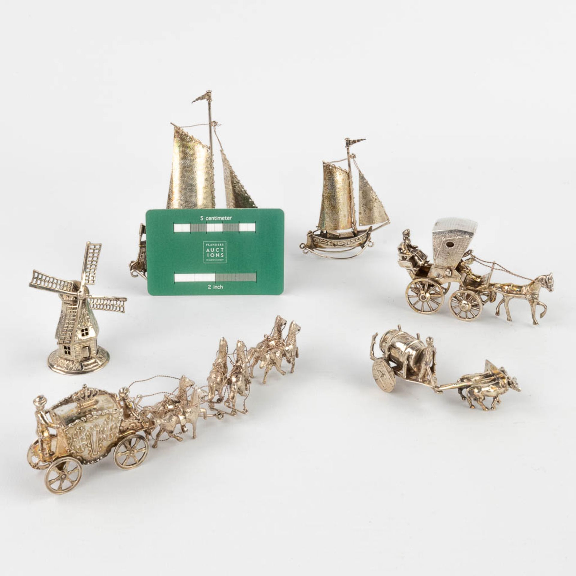 A windmill, 2 horse-drawn carriages, a farmer's cart, 2 sailboats, silver. Marked 835. 374,60g. (H: - Image 2 of 16