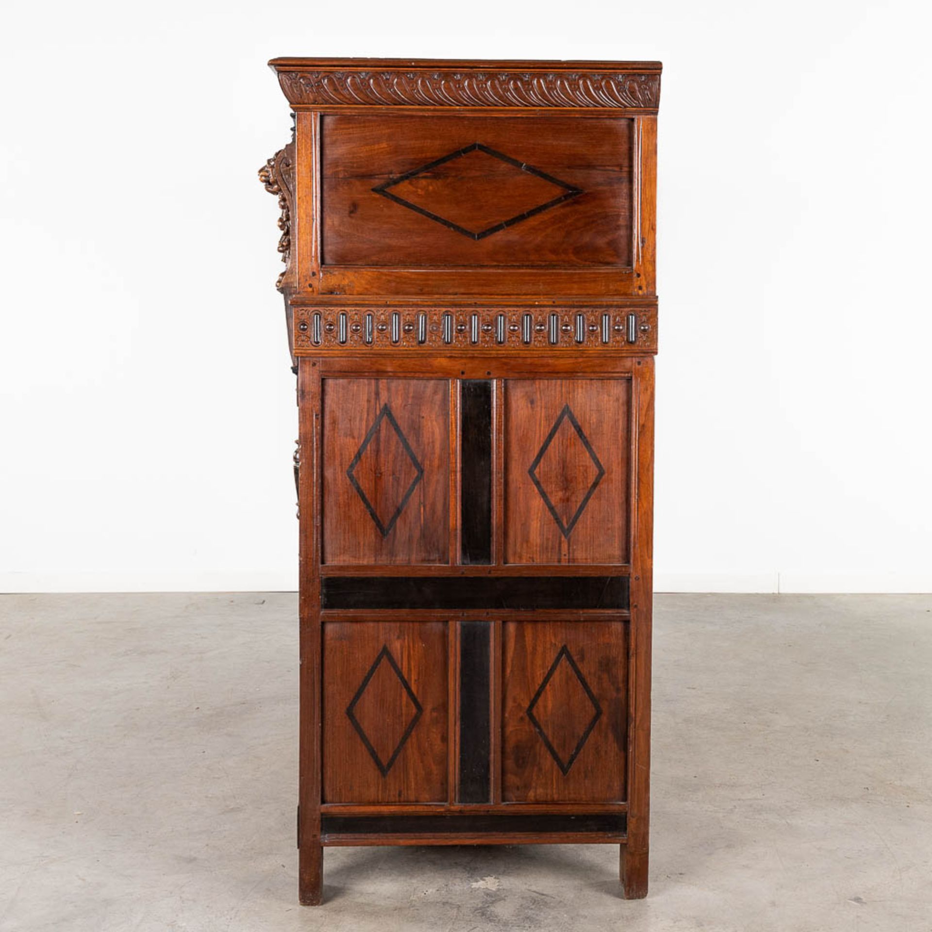 An antique 4-door cabinet 'Flemish Renaissance' oak and ebony, 18th C. (L: 68 x W: 162 x H: 144 cm) - Image 18 of 18