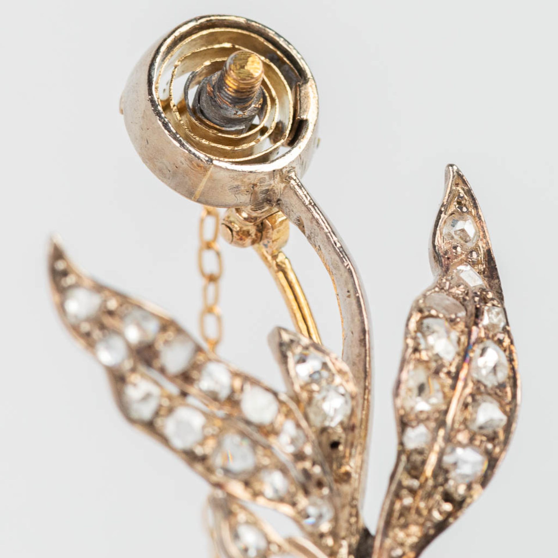 An exceptional and antique brooch 'Trembleuse' made of white gold, silver, vermeil, diamonds, Napole - Image 4 of 7