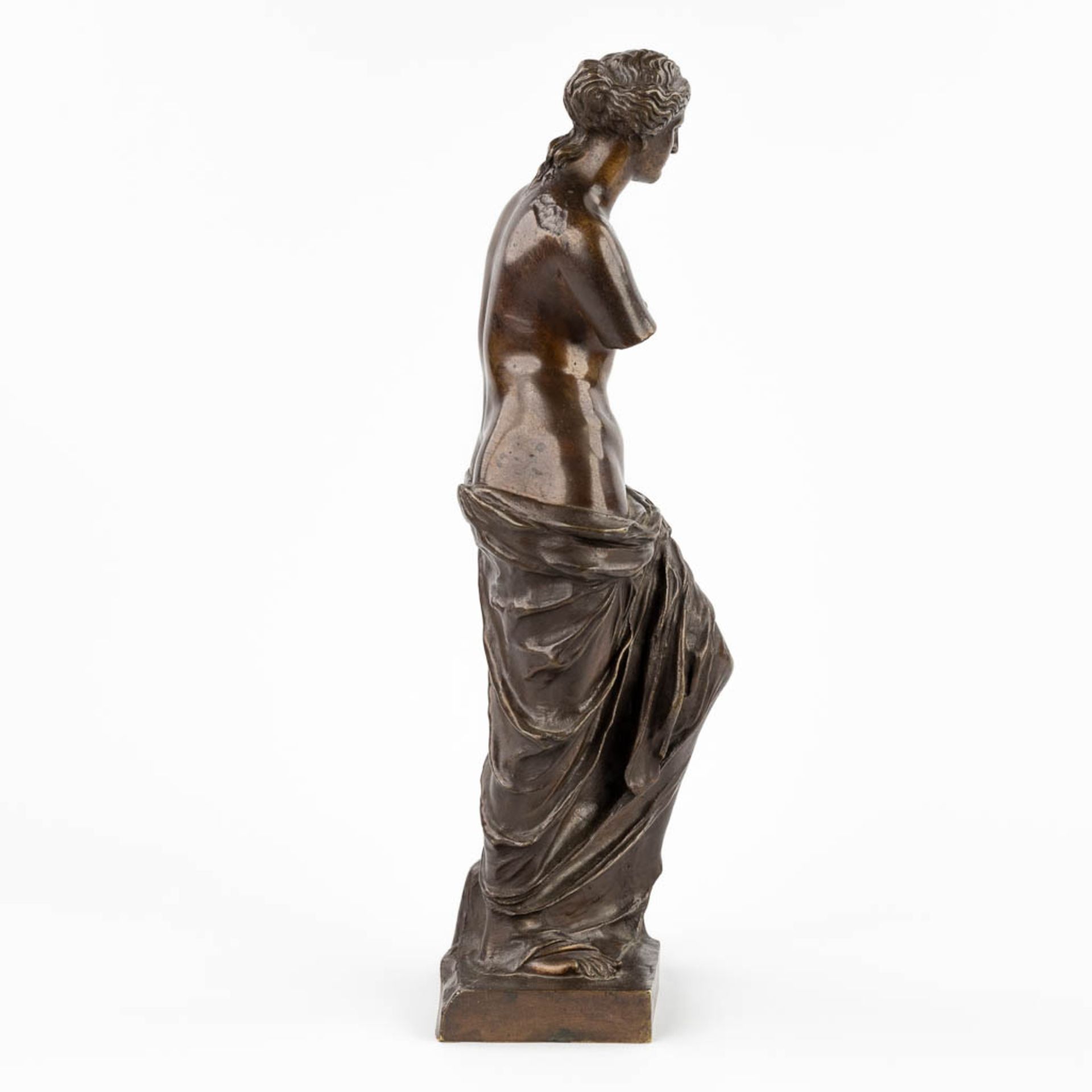 'Venus of Milo' a figurine, patinated bronze. (L: 13 x W: 13 x H: 43 cm) - Image 6 of 11