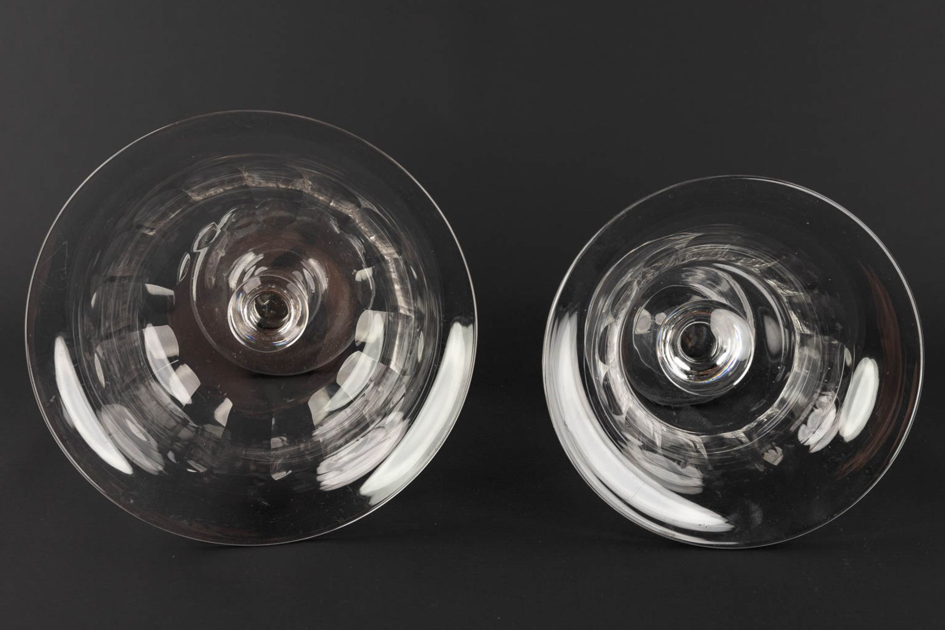 A pair of bonbonires added two bowls, antique glassware. 19th C. (H: 26,5 x D: 17,5 cm) - Image 4 of 10