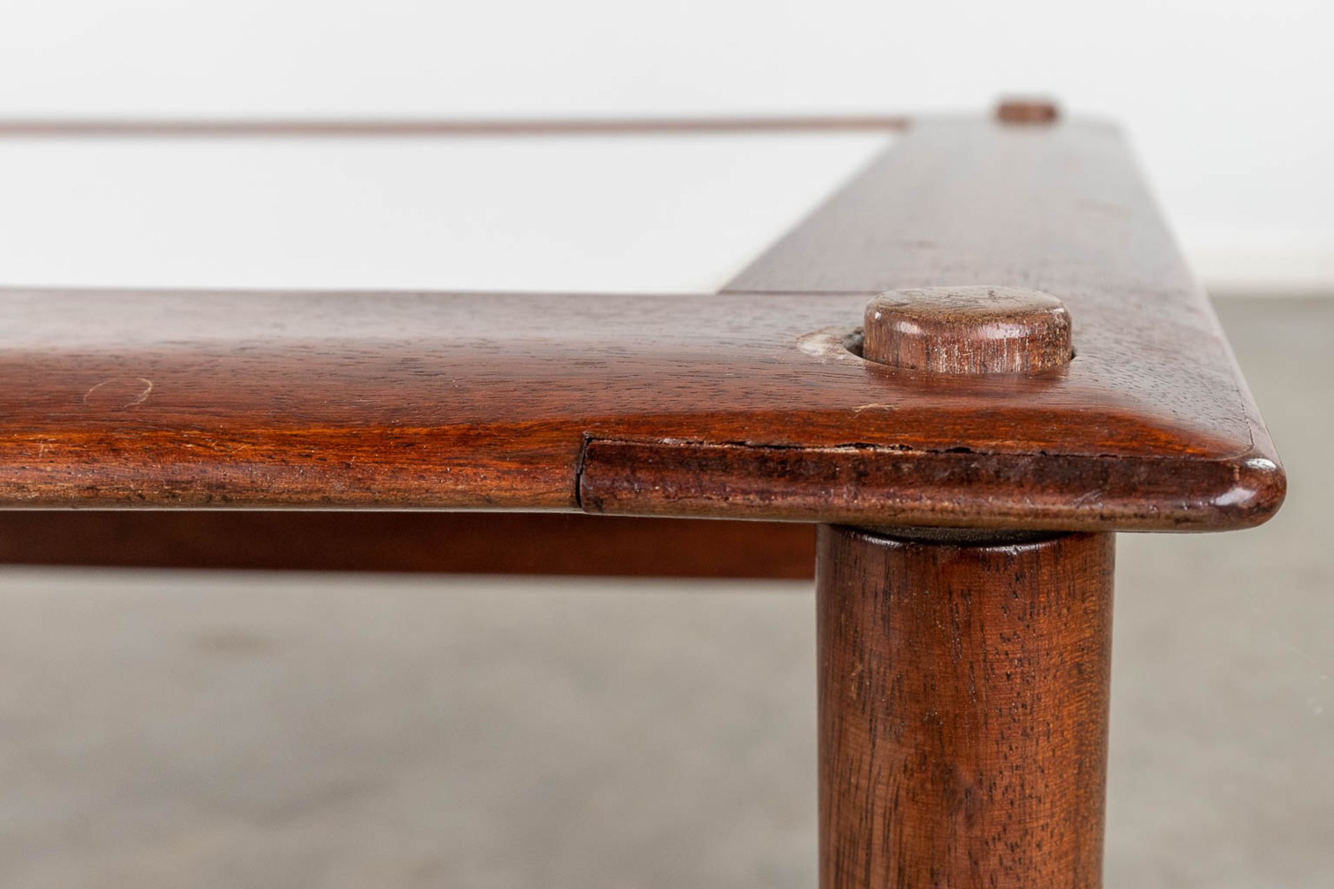 A mid-century coffee table with a reversible top, teak. Circa 1960. (L: 42 x W: 40 x H: 125 cm) - Image 11 of 15