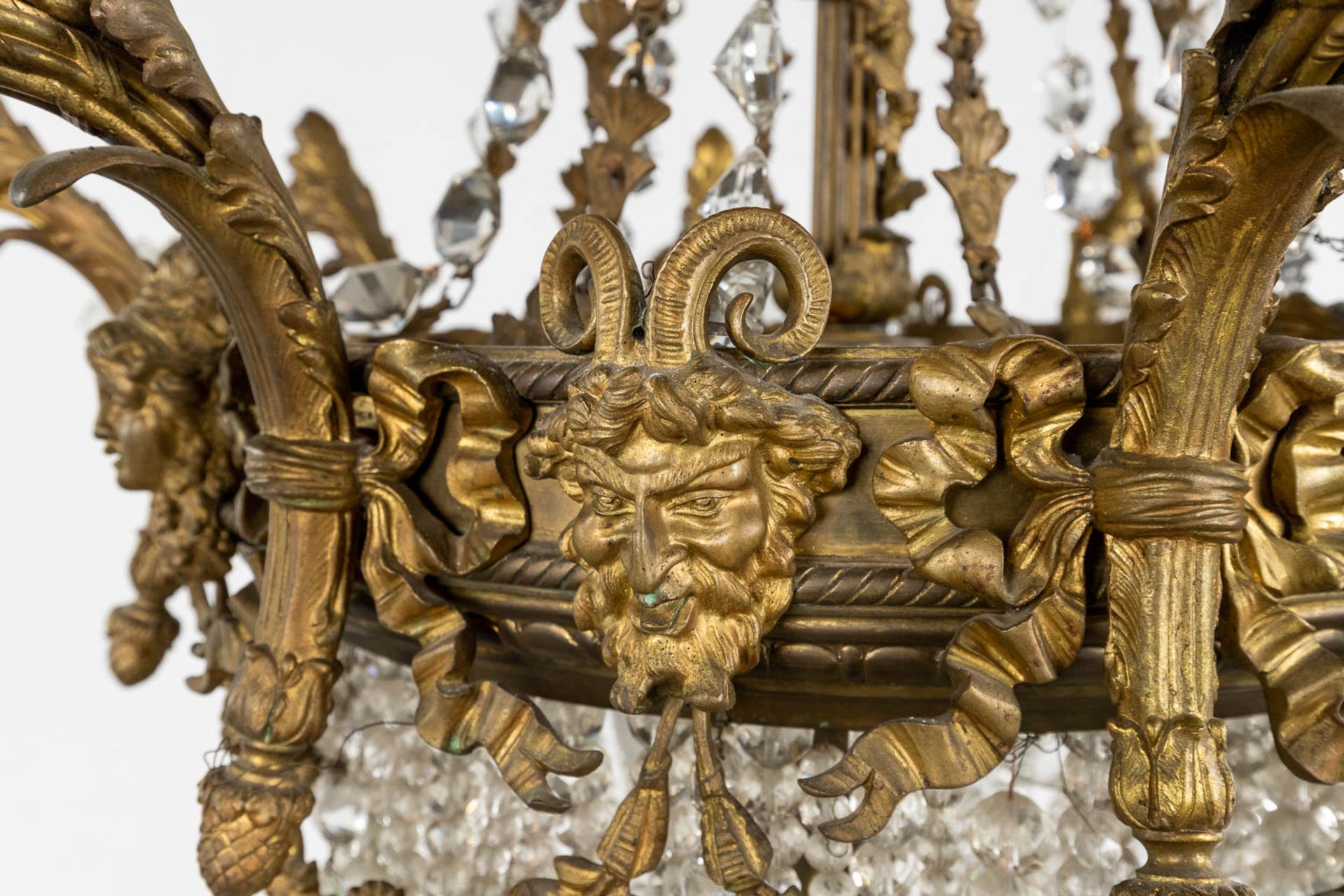 A large chandelier 'Sac ˆ Perles', bronze and glass. Circa 1900. (H: 100 x D: 100 cm) - Bild 7 aus 15